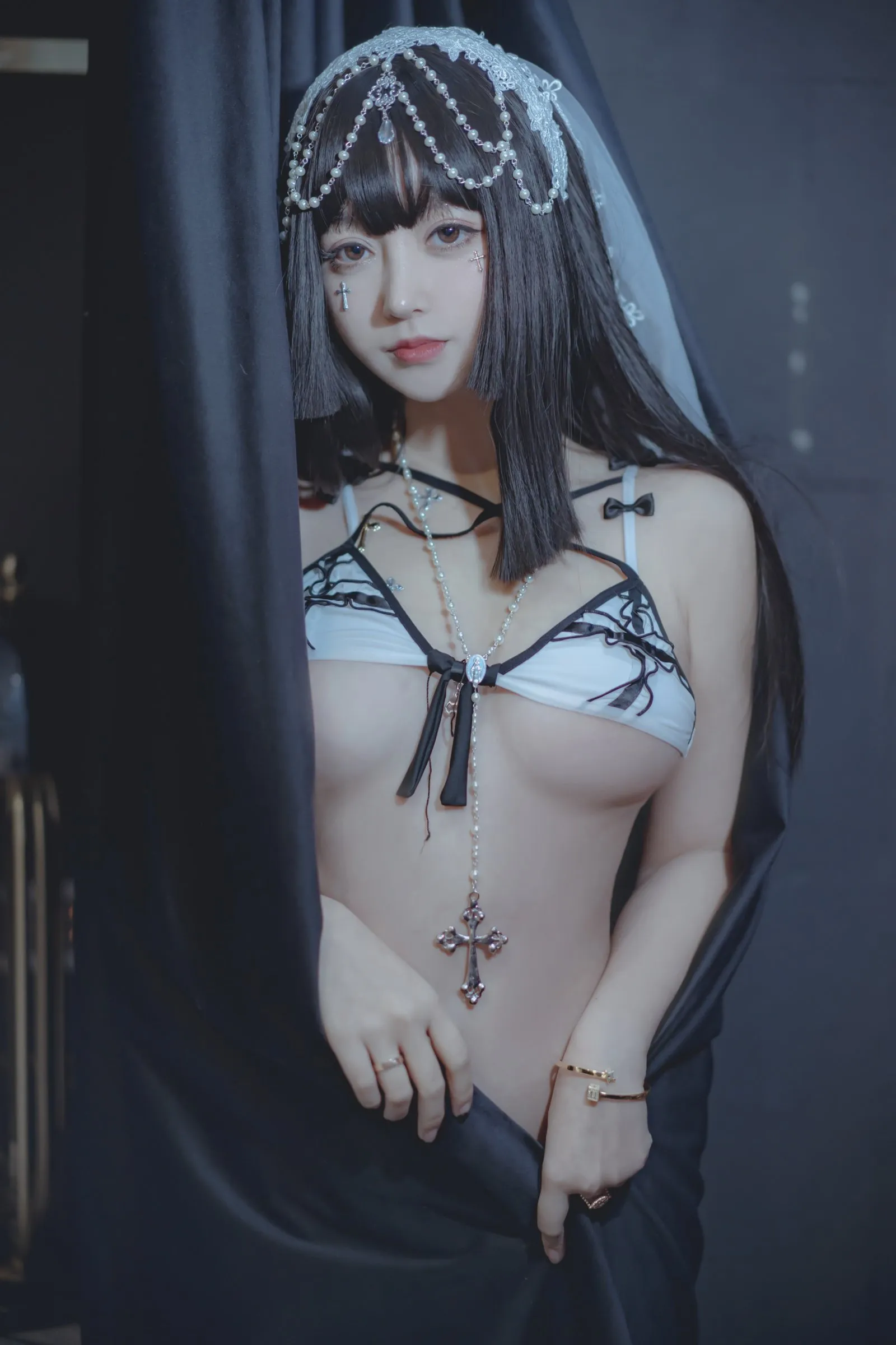 过期米线线喵《禁忌修女》 | Page 4