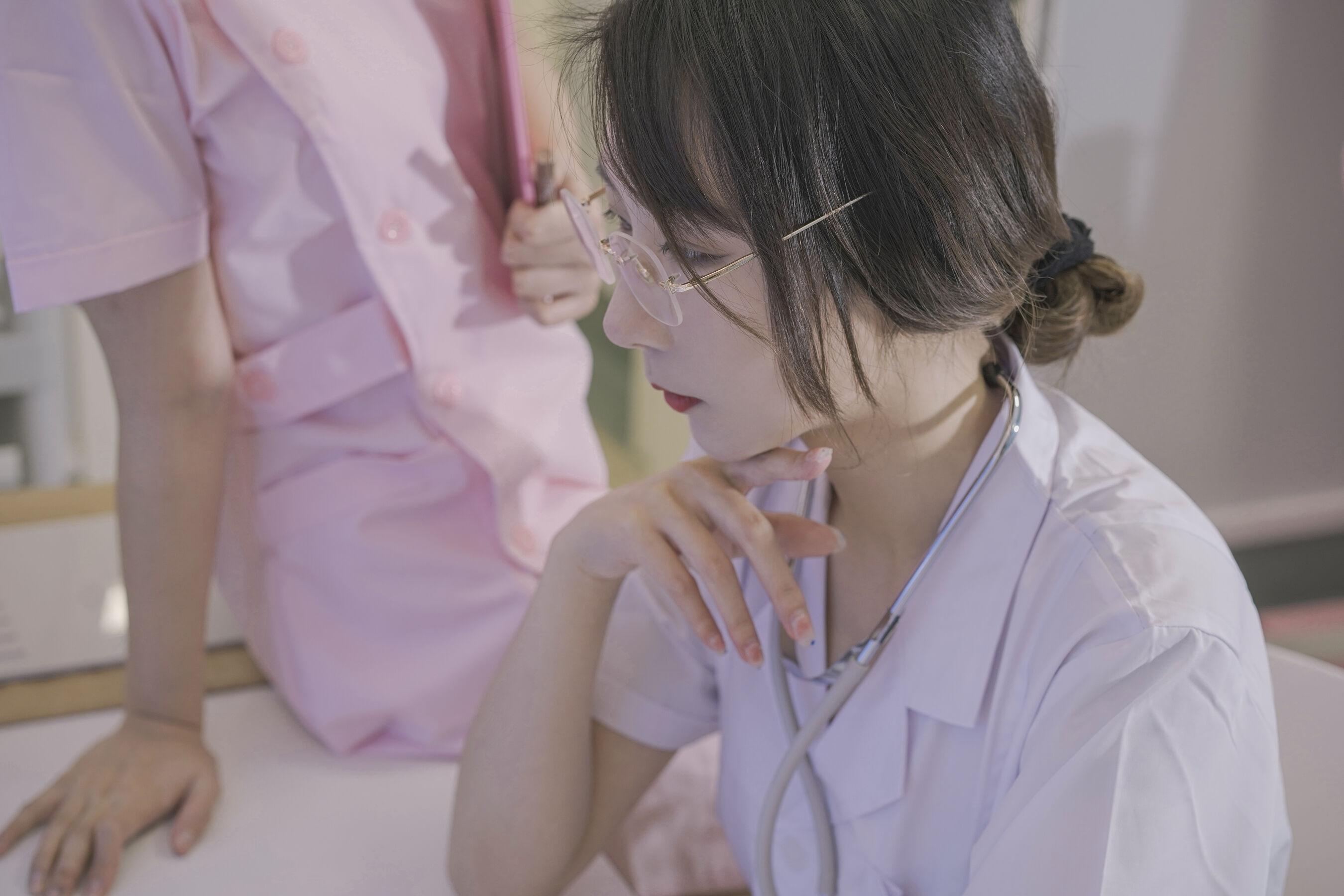 国模套图 奶桃《医护》