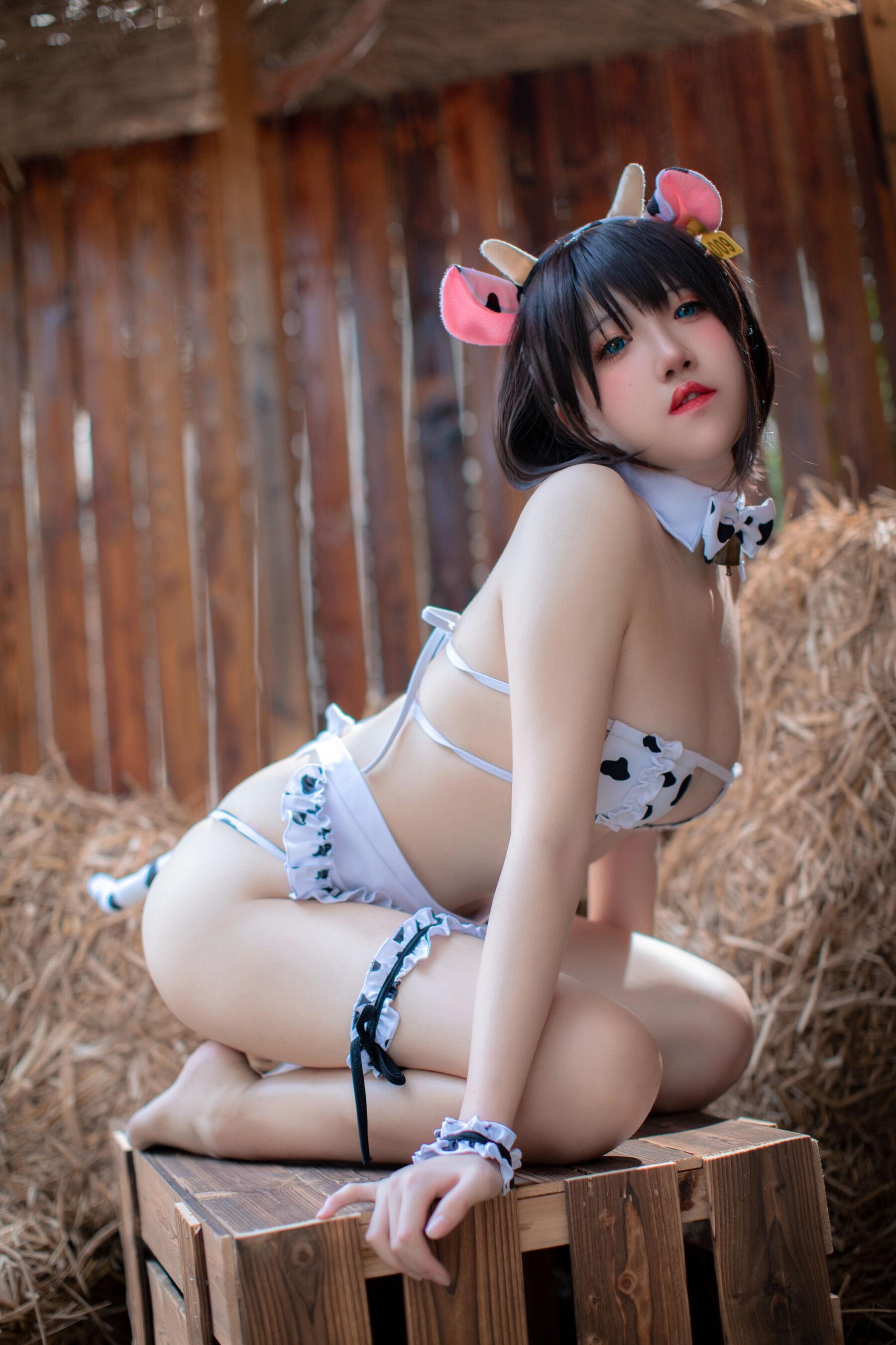 国模套图 小熏喝牛奶