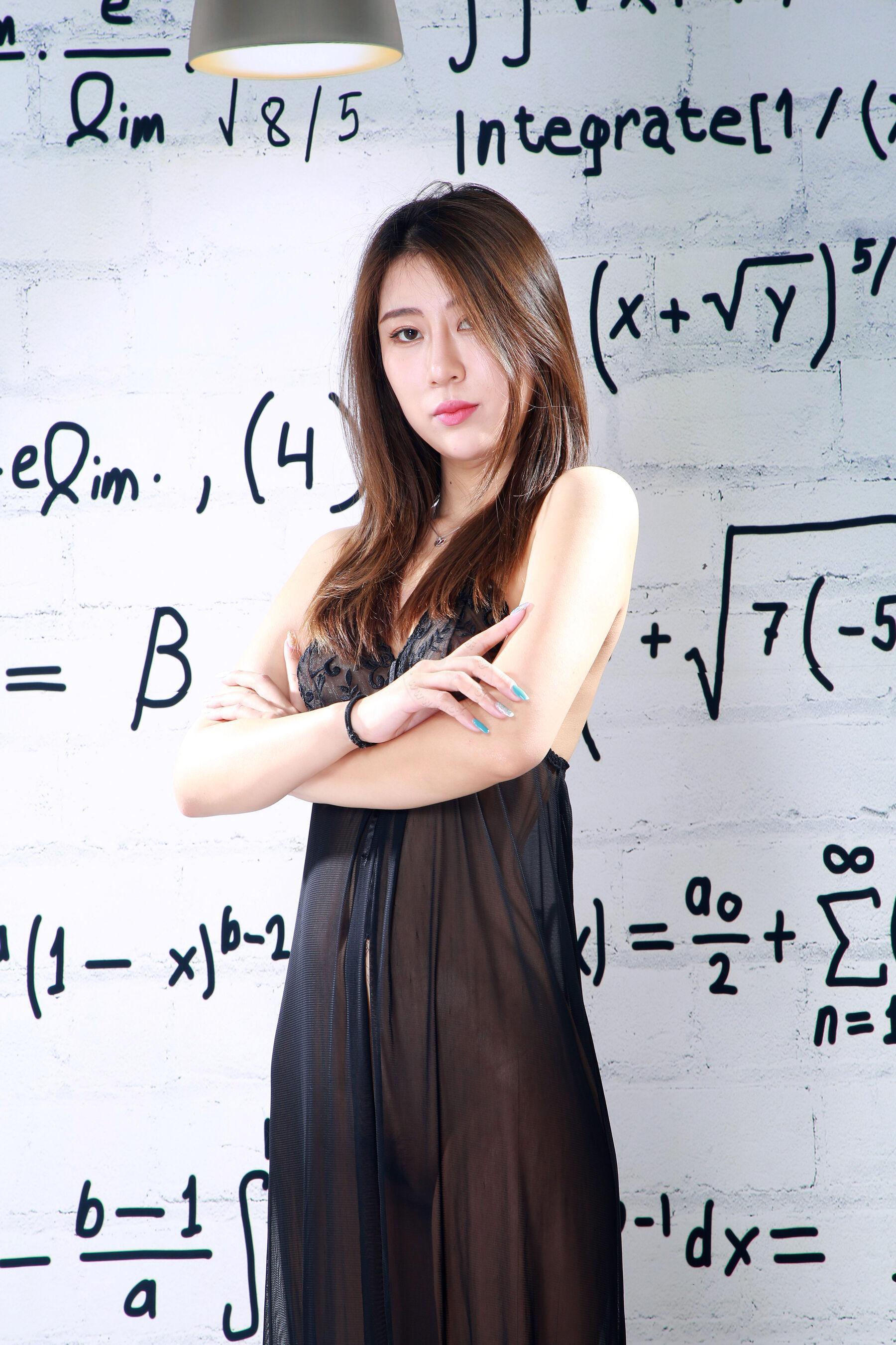 国模套图 国模小千人体私拍套图 | Page 2