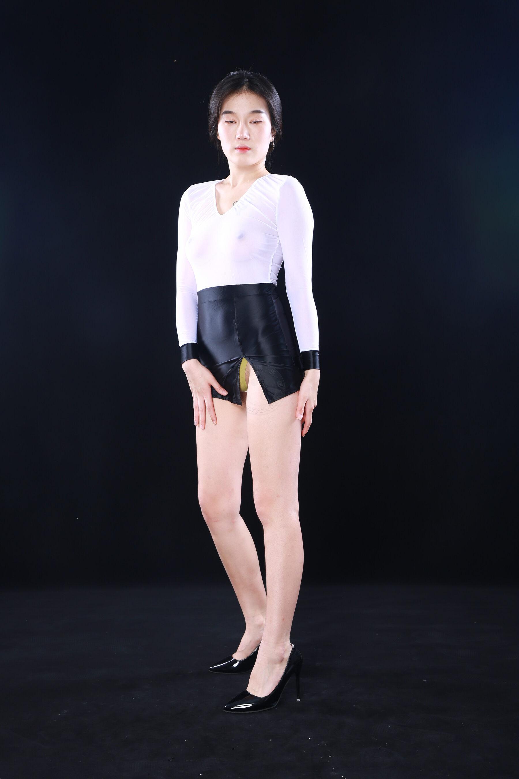 国模套图 国模小念人体私拍套图