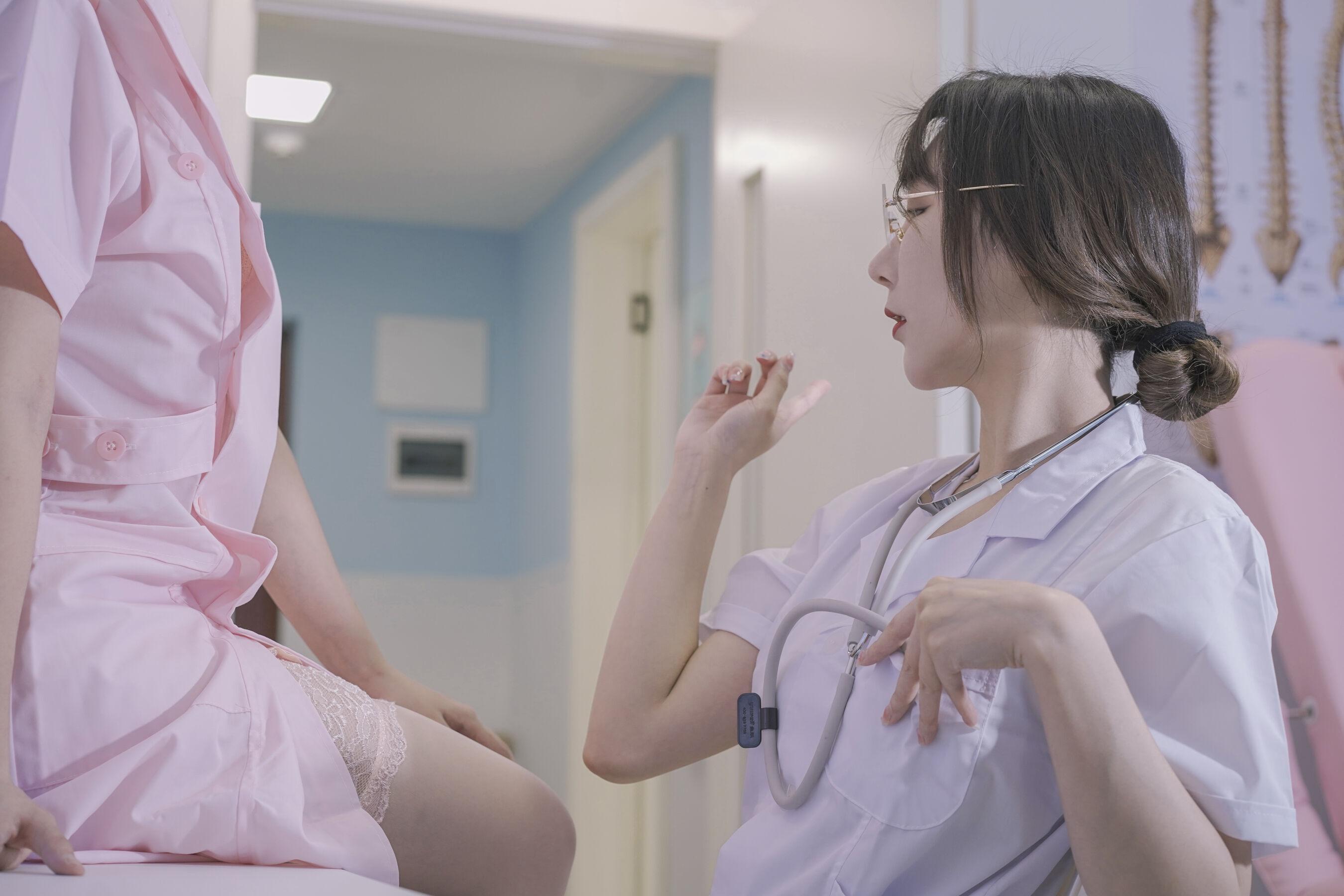 国模套图 奶桃《医护》 | Page 3