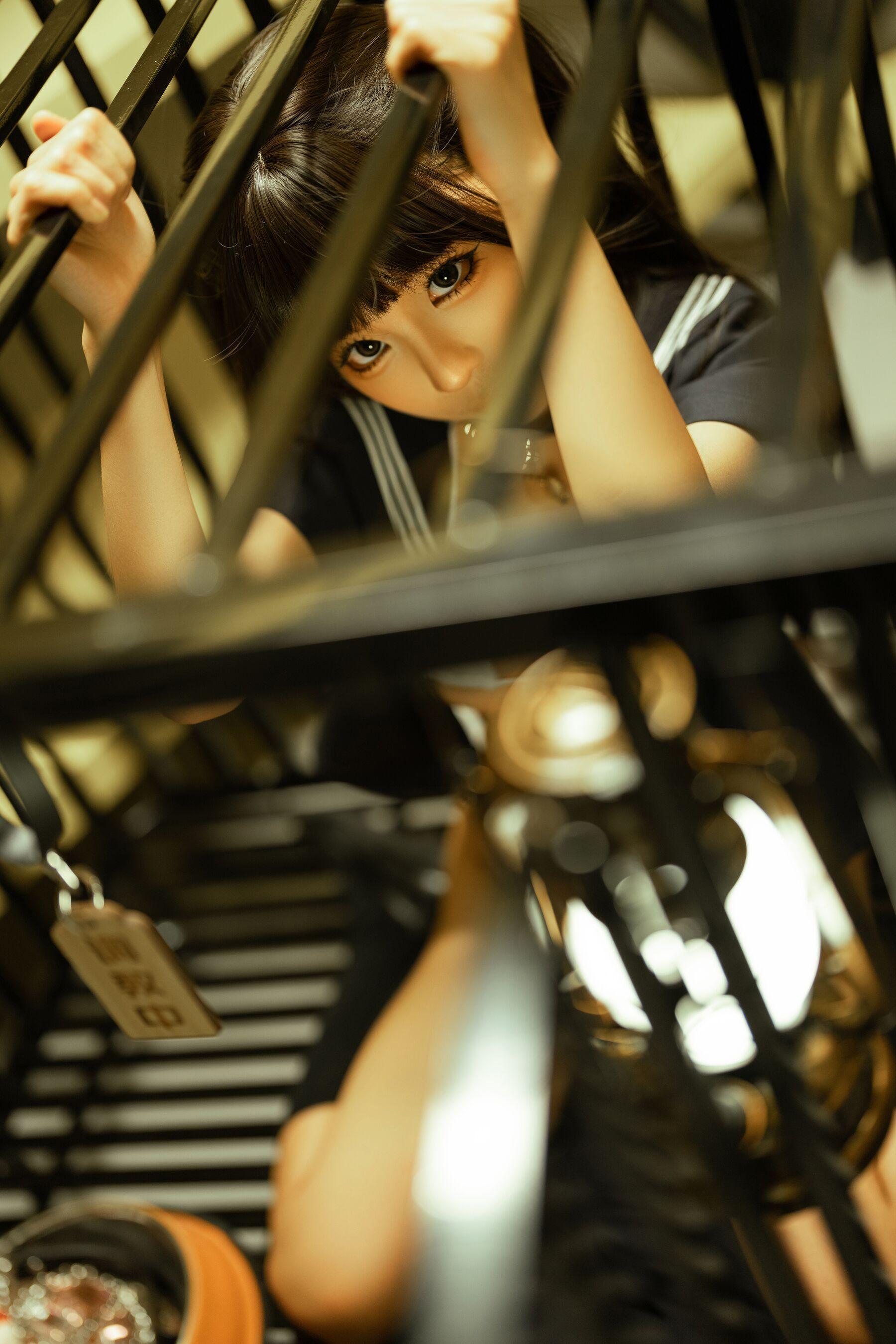 国模套图 蠢沫沫《囚》