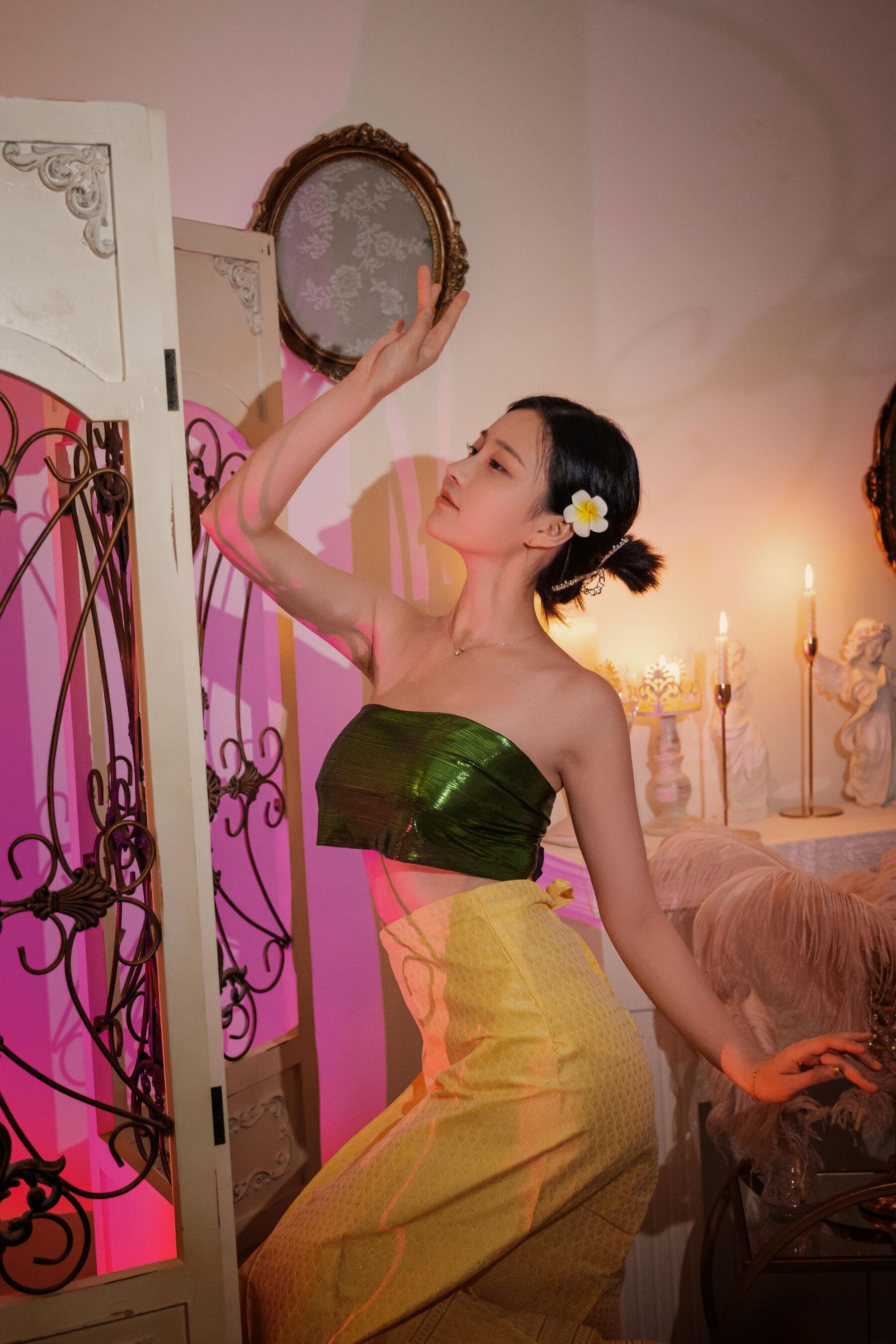 国模套图 年年《玉兔公主》