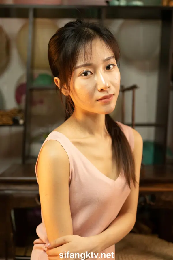 国模苏苏大尺度人体私拍套图 | Page 2