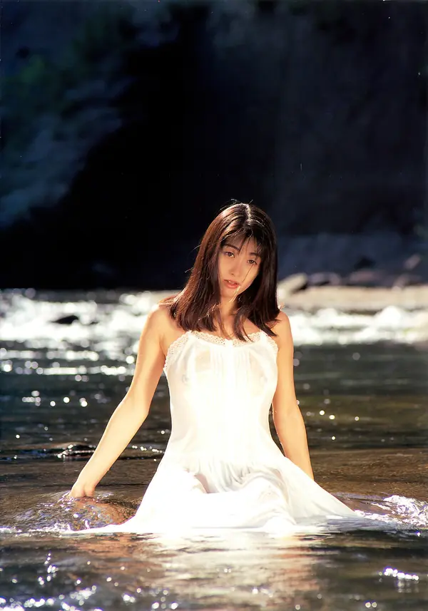 有贺美穗《APHRODITE》 | Page 3