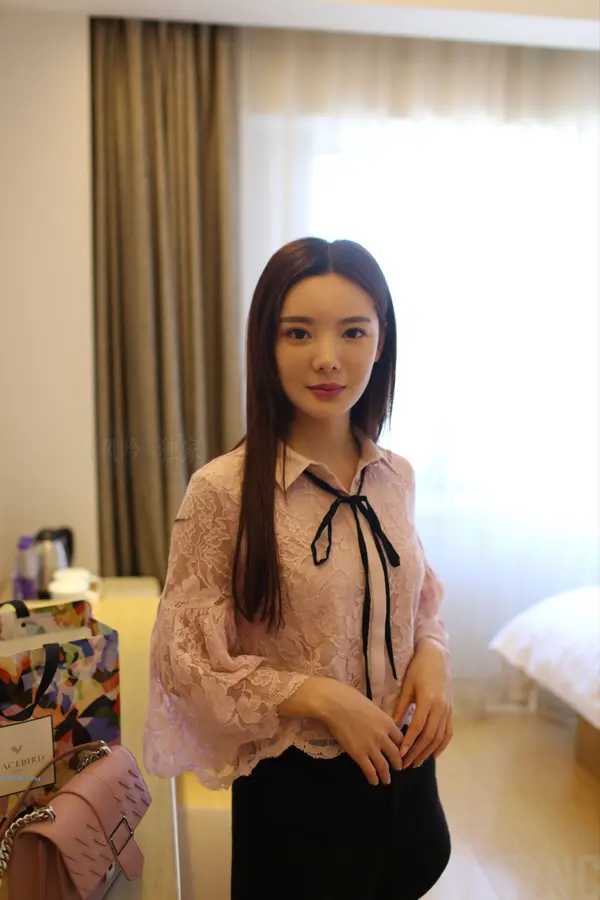 国模米小璐大尺度人体私拍套图 | Page 5