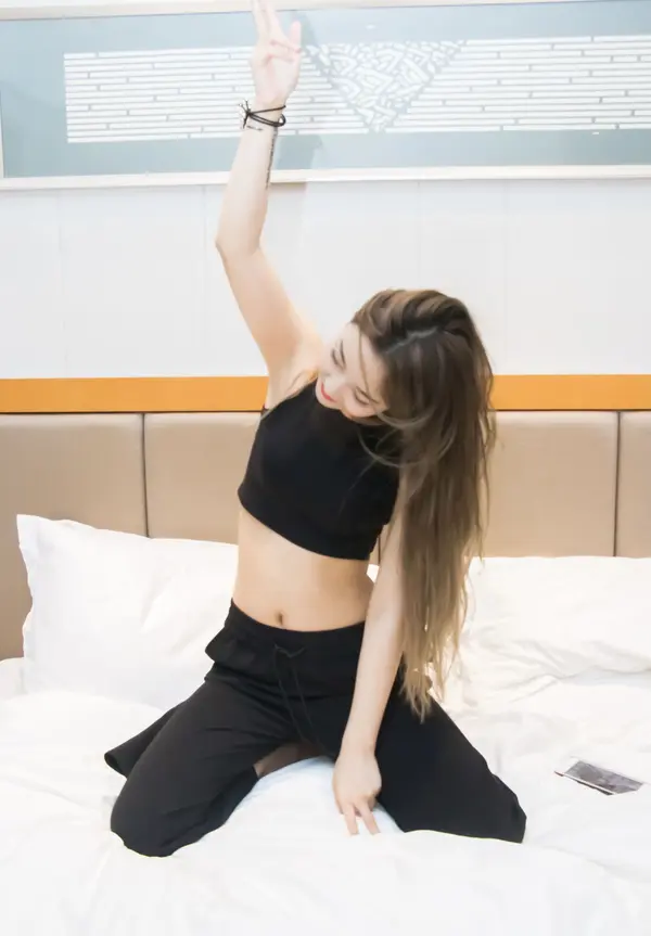 国模纯依大尺度人体私拍套图 | Page 3