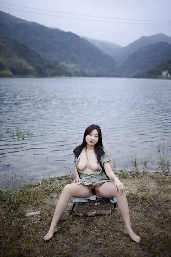 国模黄甫芊芸大尺度人体私拍套图