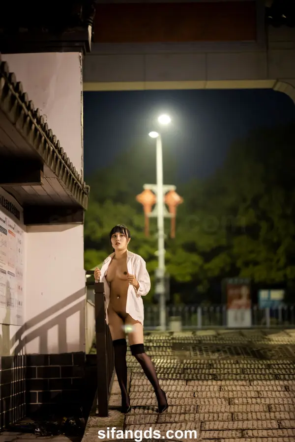 国模静茹大尺度人体私拍套图