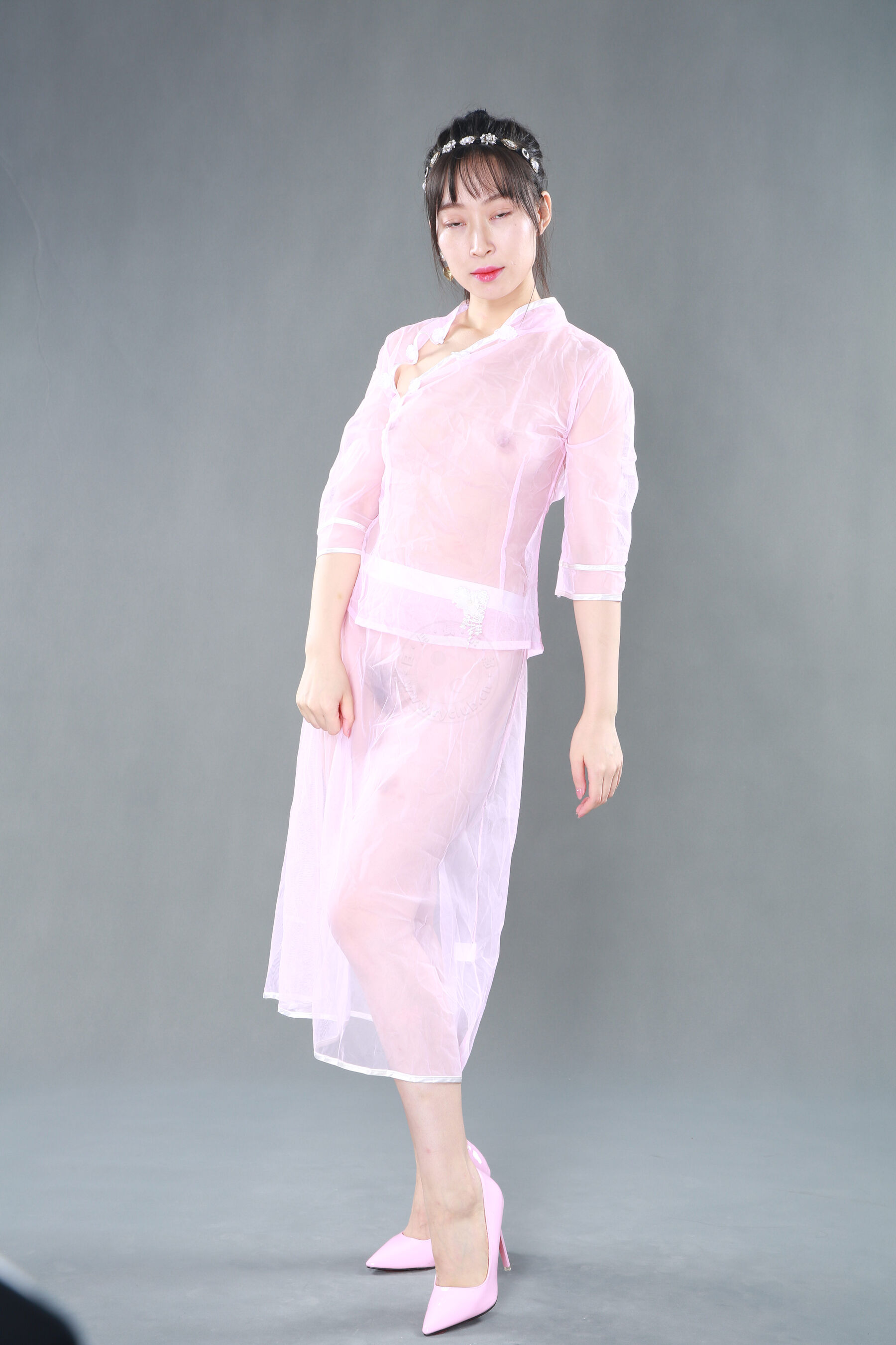 国模小星人体私拍套图 | Page 2