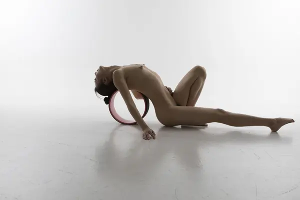 国模千屿大尺度人体私拍套图