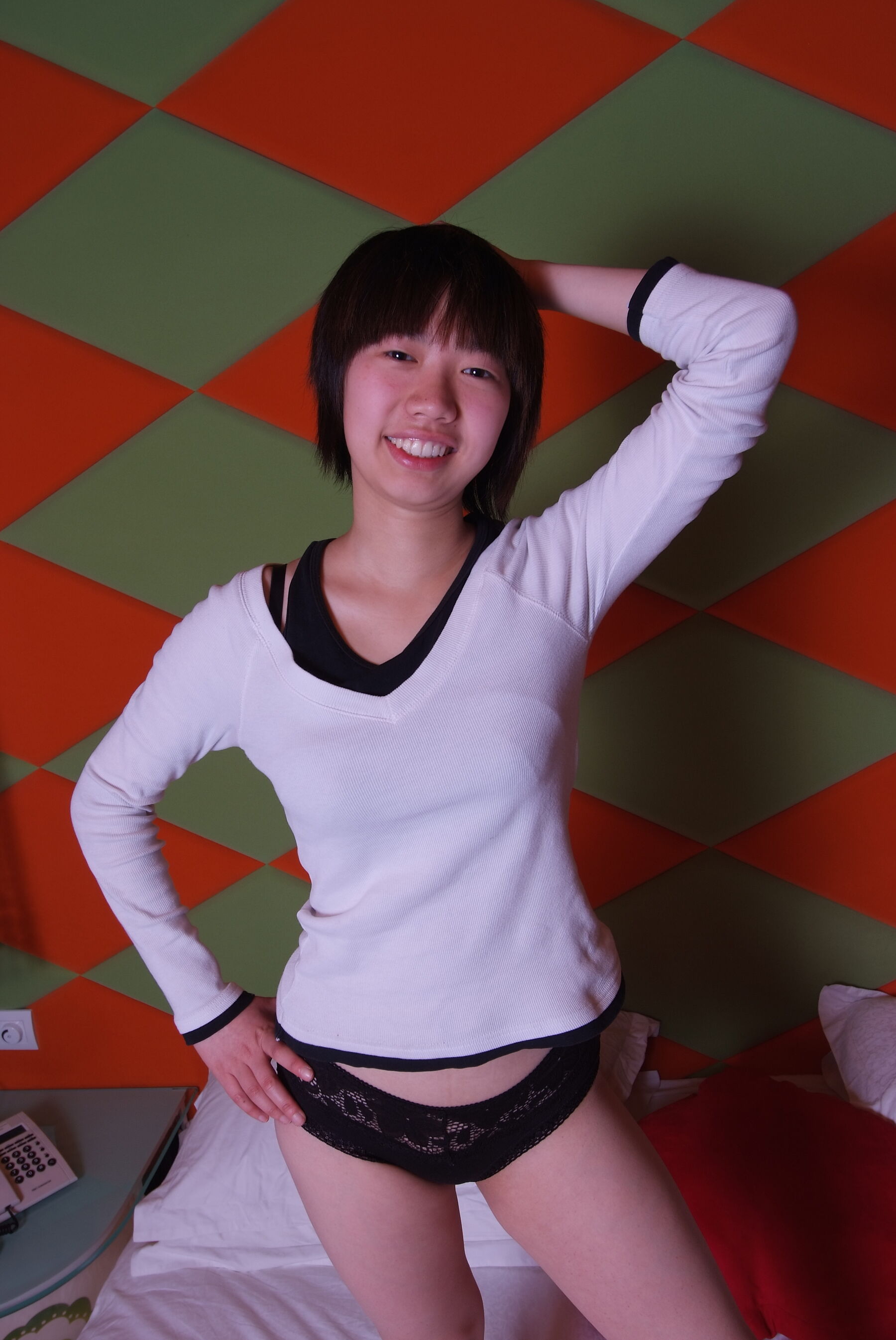 国模勤勤大尺度人体私拍套图 | Page 2