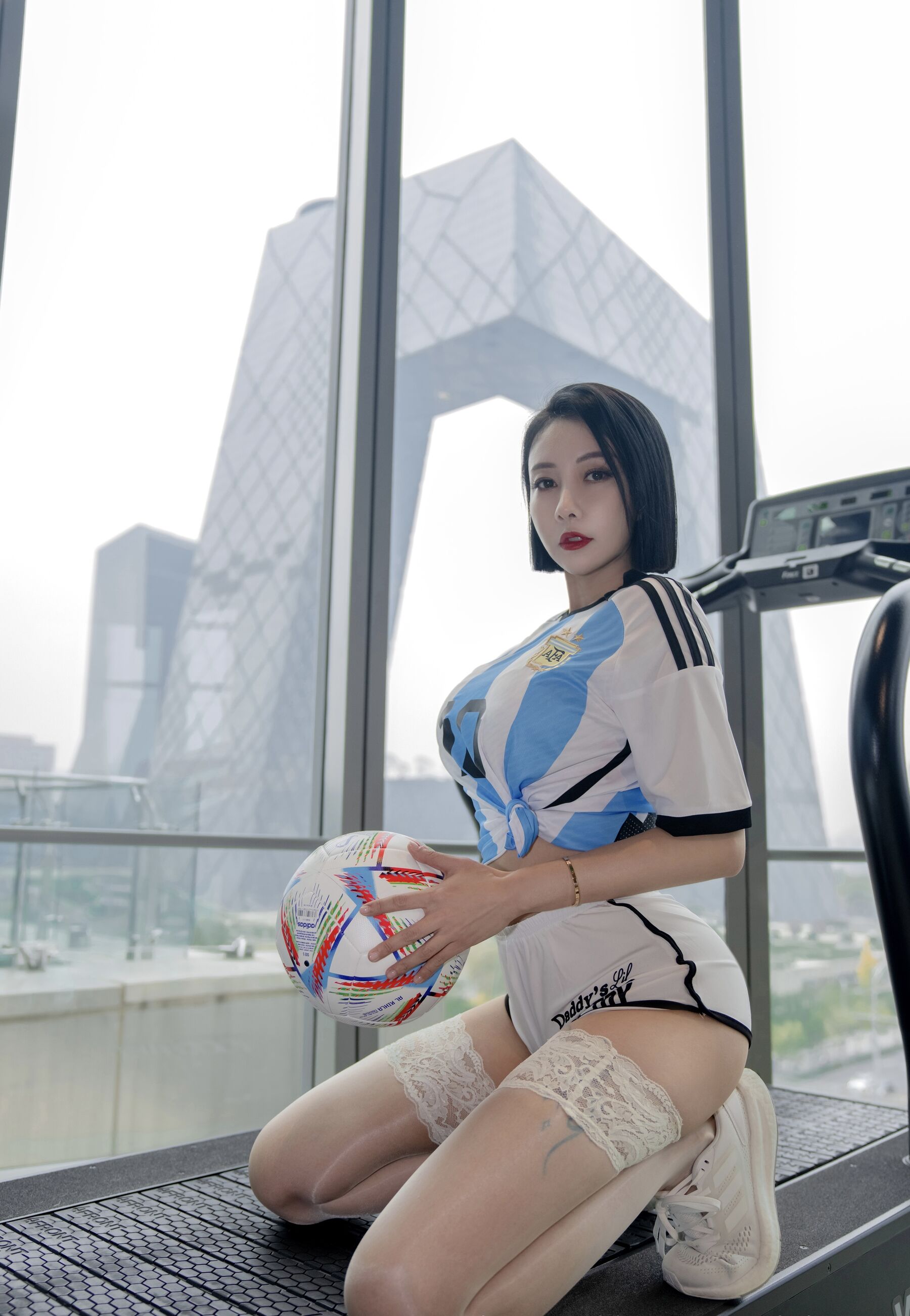 果儿Victoria《浴室足球》 | Page 2