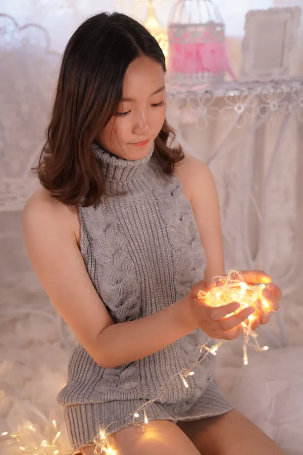 国模草莓人体私拍套图 | Page 2