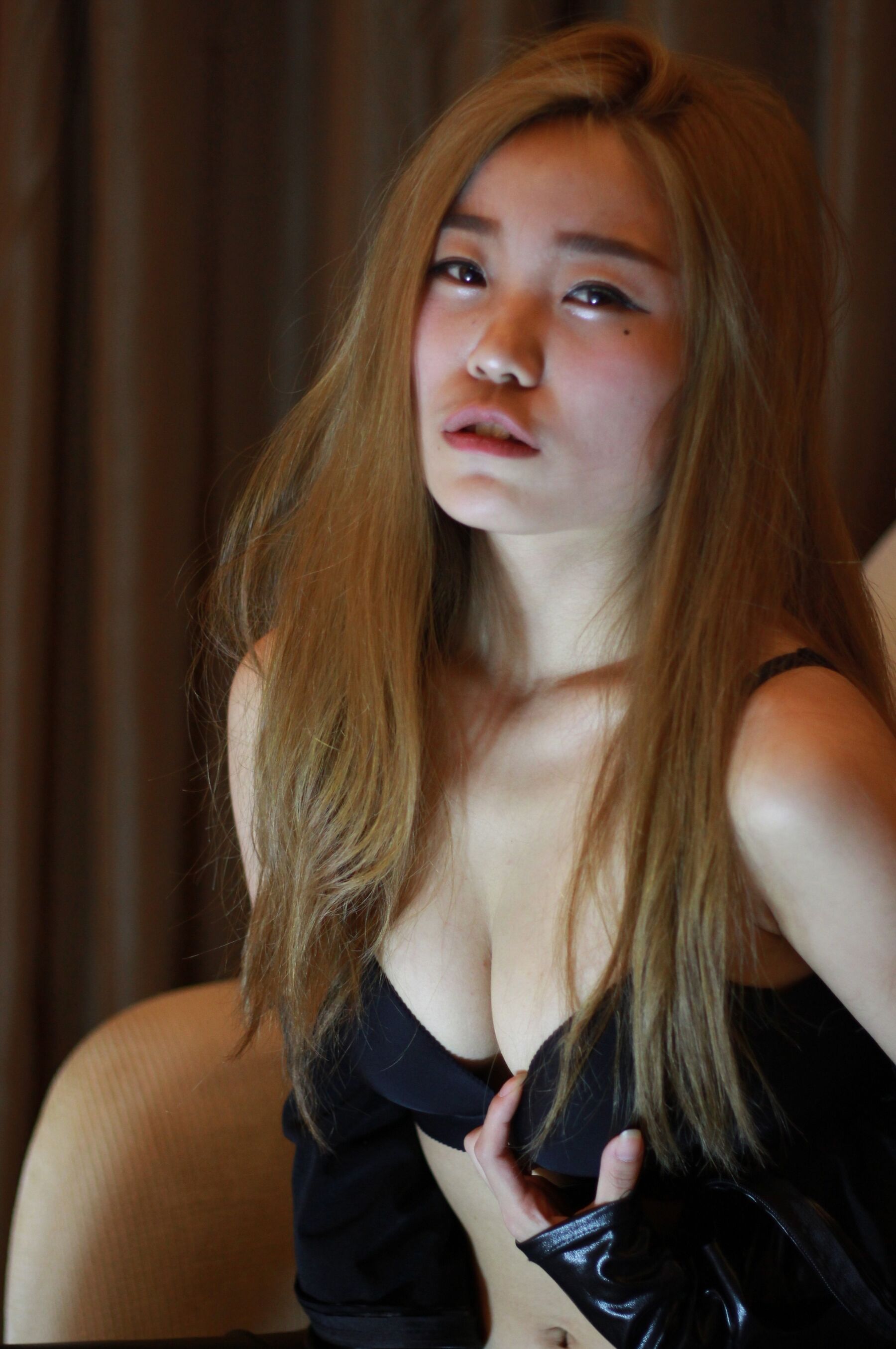 国模希儿大尺度人体私拍套图 | Page 4