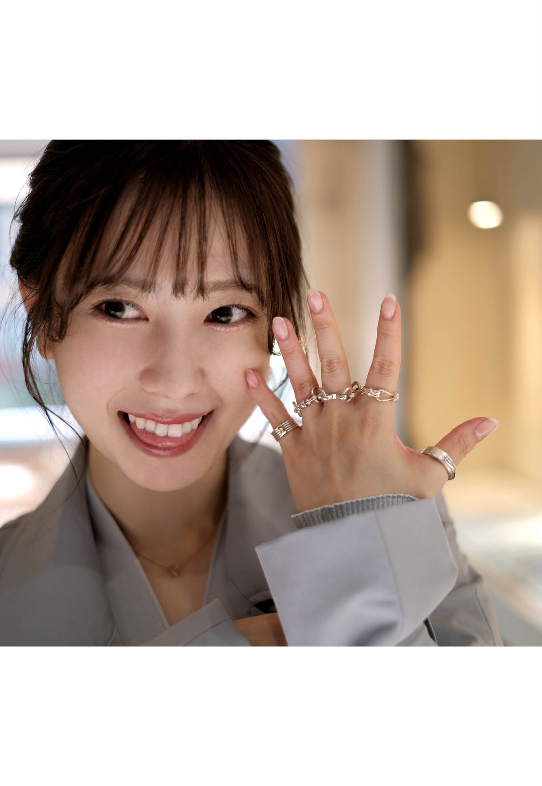 小凑四叶《デビュー1周年记念 moreover》 | Page 3