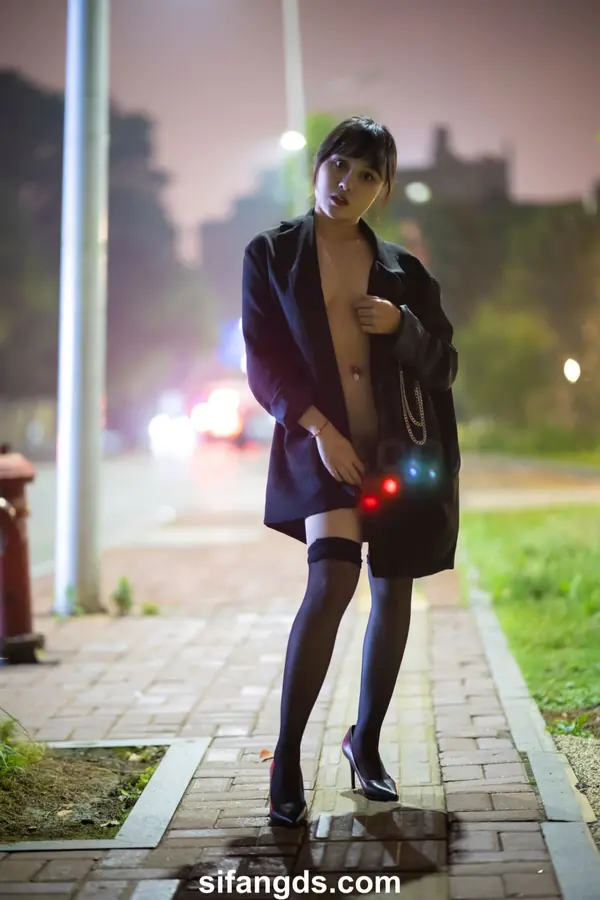 国模静茹大尺度人体私拍套图 | Page 3