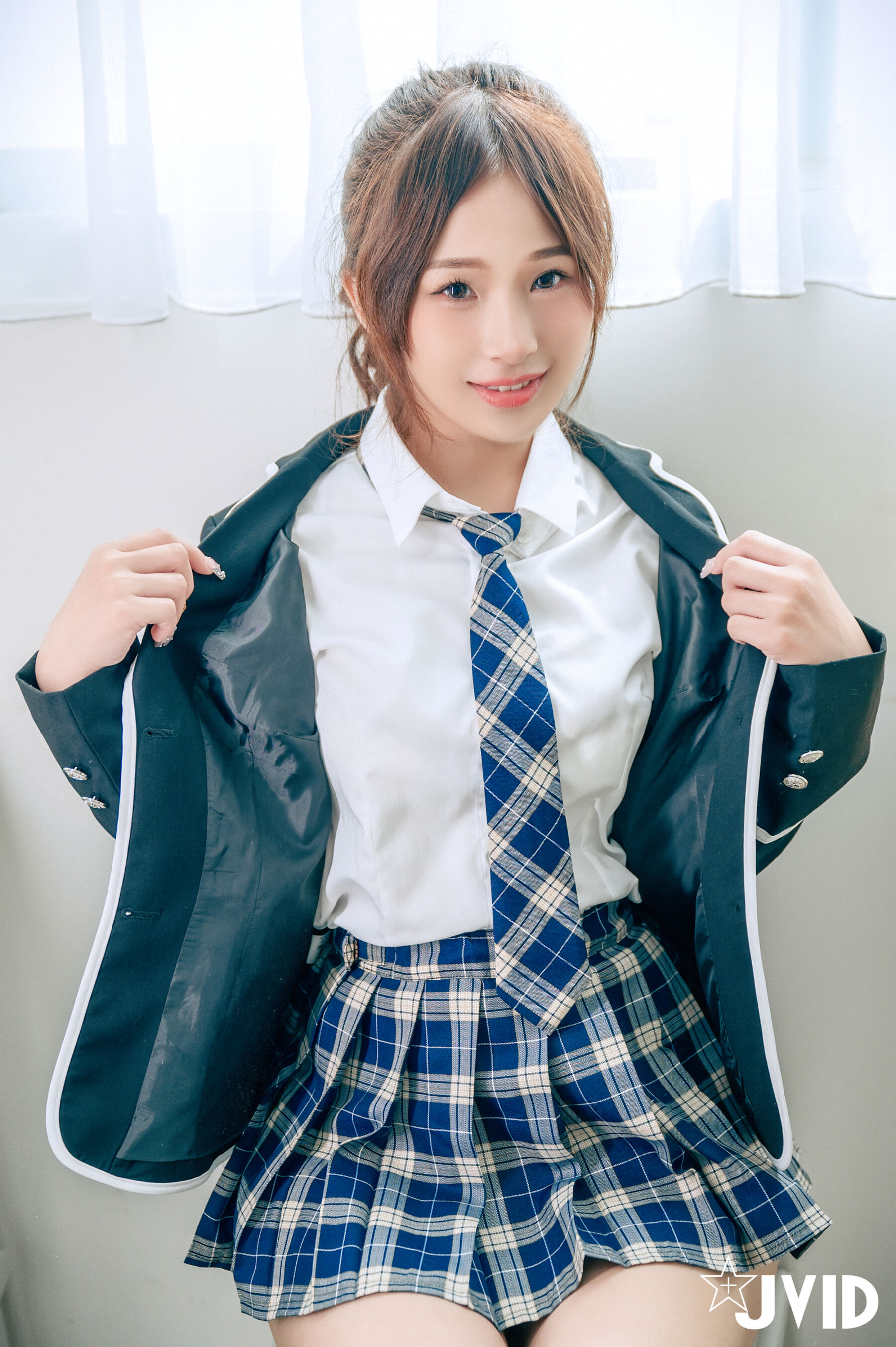 婕咪《下课后在教室色色被老师发现 婕咪惨遭后庭开发》 | Page 3