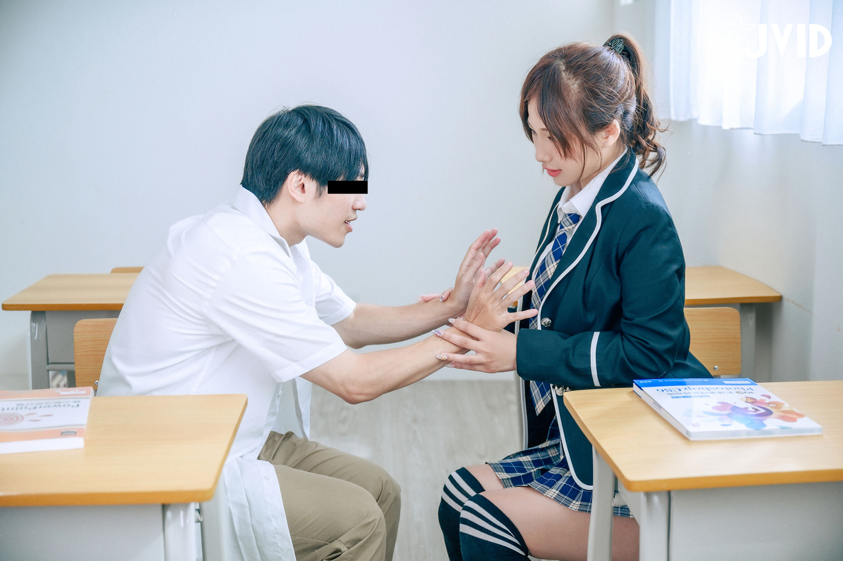 婕咪《下课后在教室色色被老师发现 婕咪惨遭后庭开发》 | Page 5