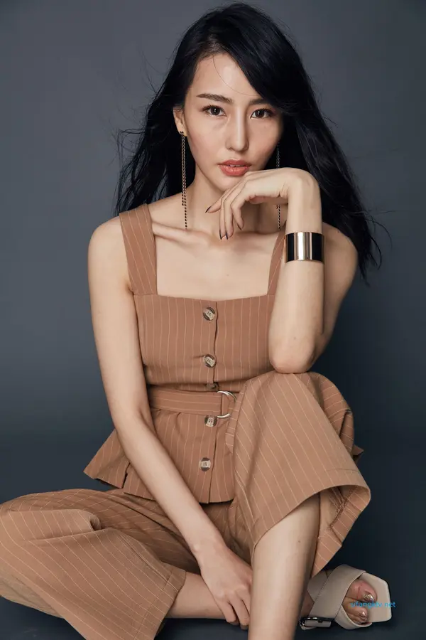 非诚勿扰女嘉宾邢星透点性感写真