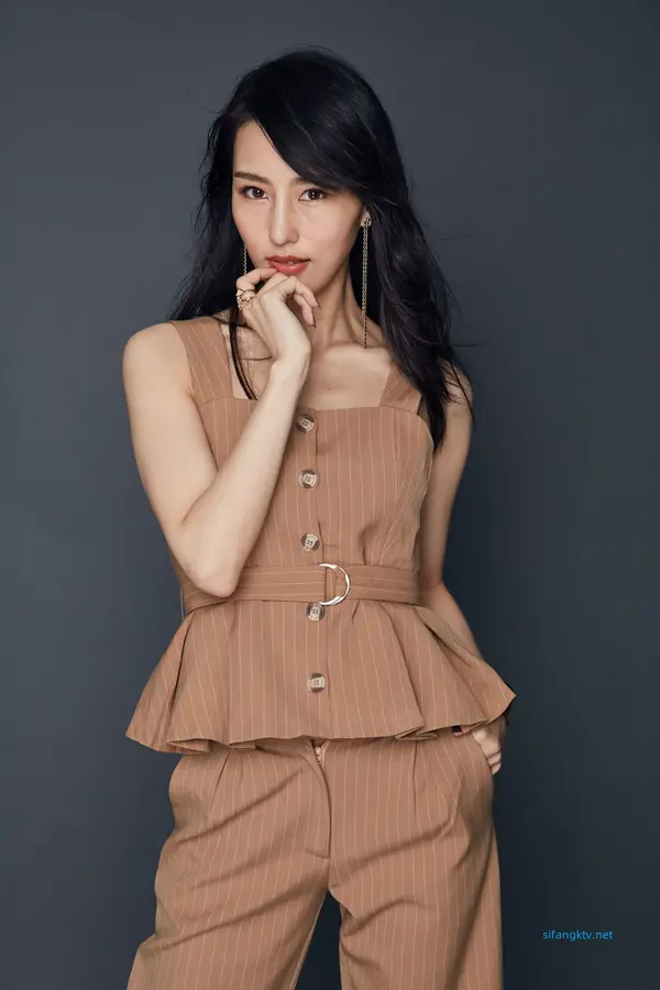 非诚勿扰女嘉宾邢星透点性感写真 | Page 4