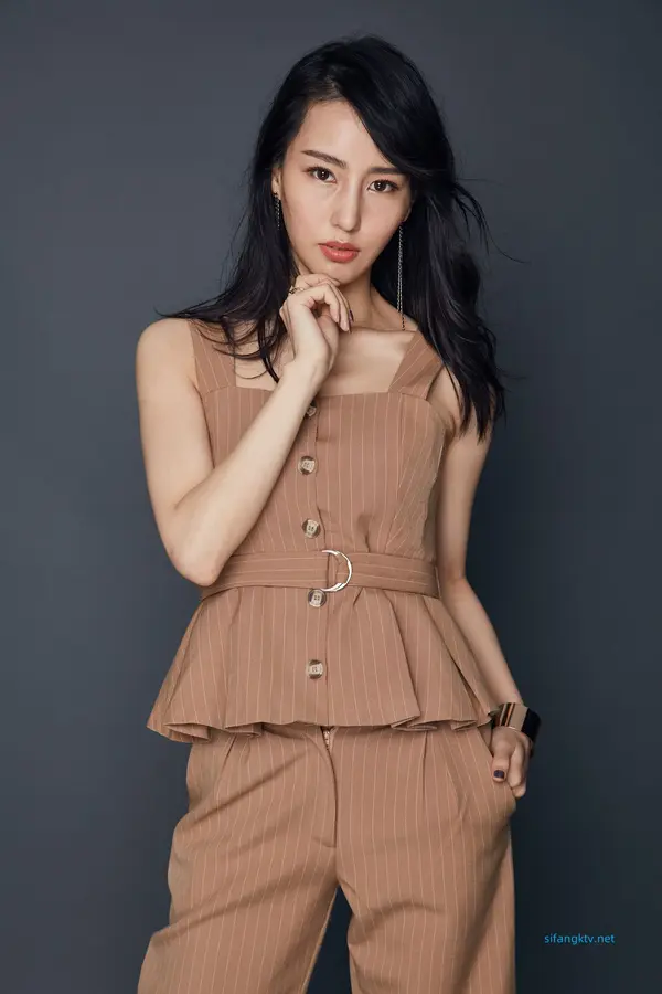 非诚勿扰女嘉宾邢星透点性感写真 | Page 3