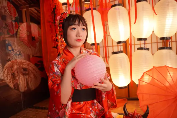 国模罗罗大尺度人体私拍套图