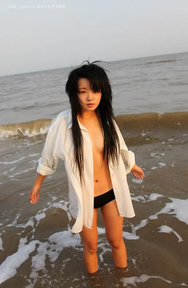 邓晶《海边美少女》