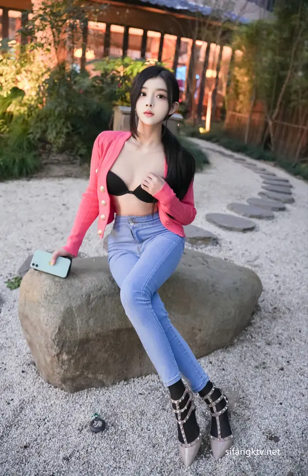 龙雪儿《暴力撕破黑丝》 | Page 4