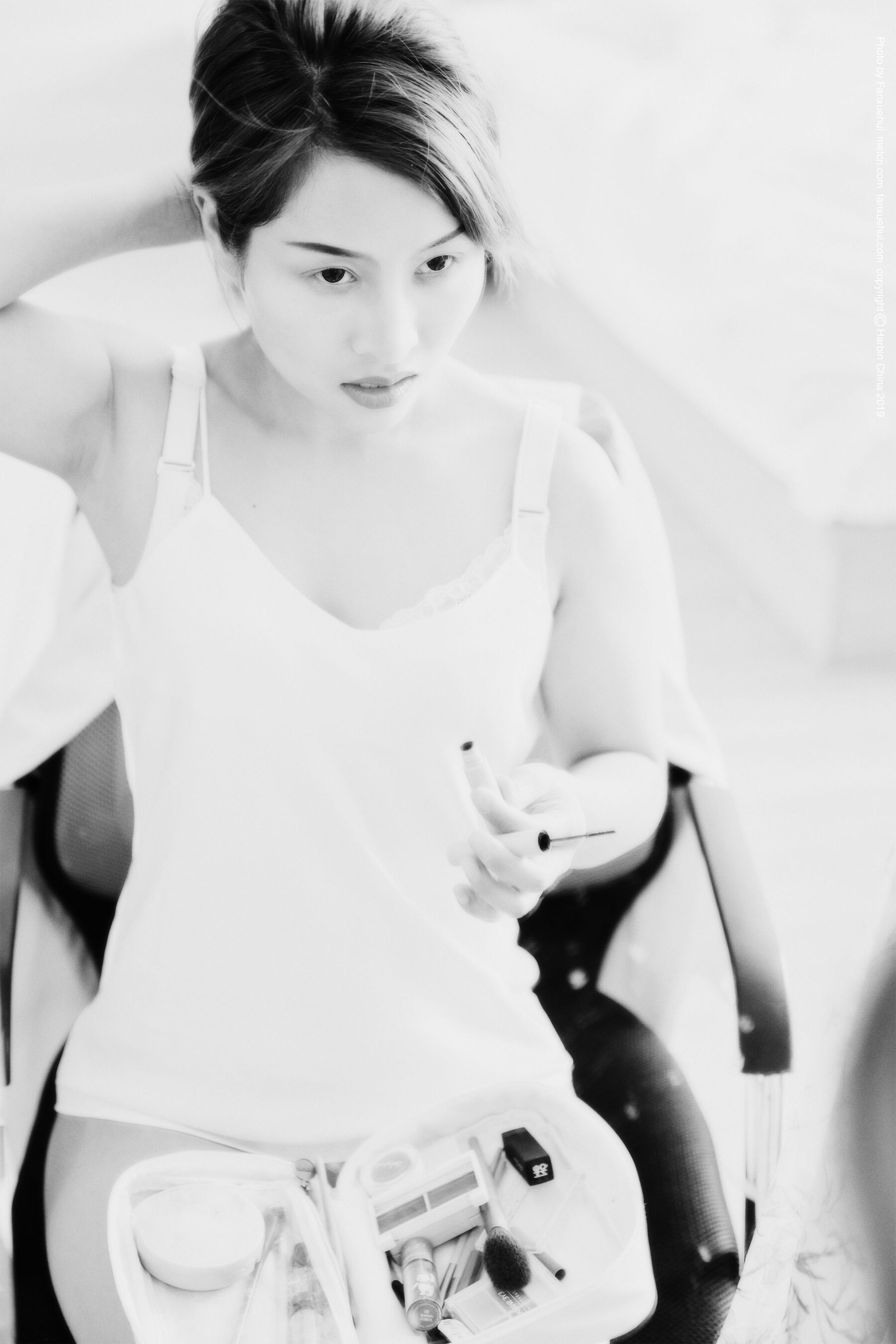 凌云娇《白色床单上的美女 2》