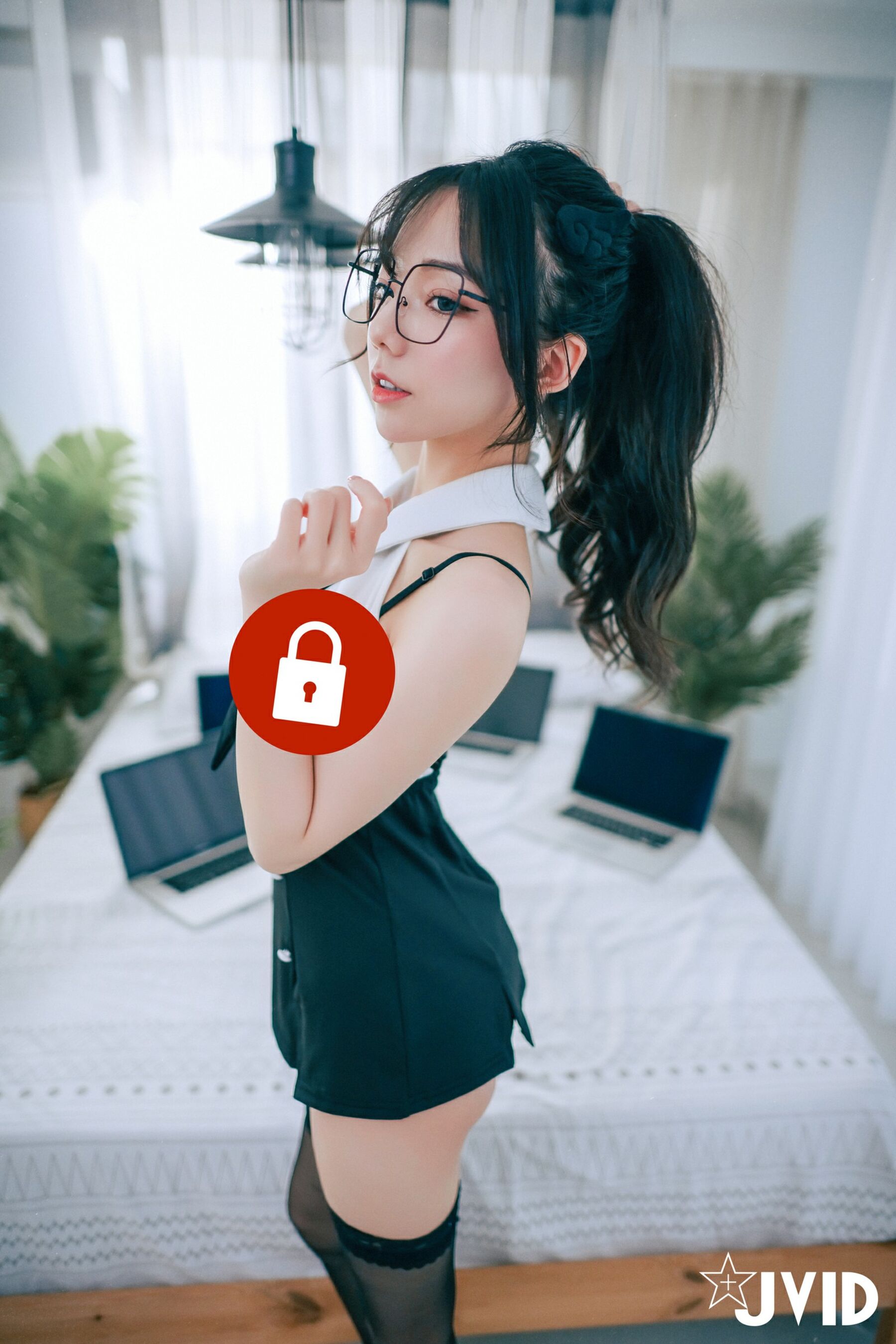 啾啾《淫欲小秘书 》