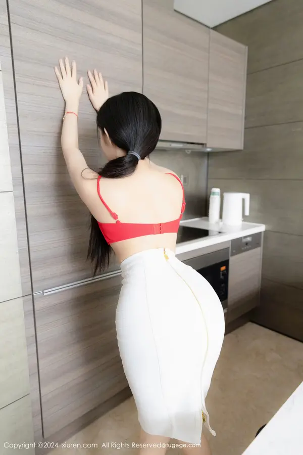 Vol. 8794 龙雪儿 | Page 2