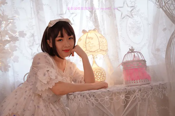 国模罗罗大尺度人体私拍套图 | Page 3