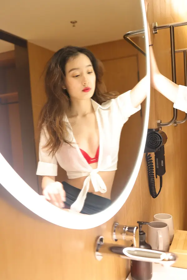 国模御姐大尺度人体私拍套图 | Page 3