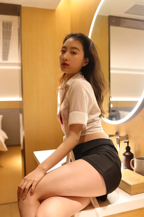 国模御姐大尺度人体私拍套图 | Page 2