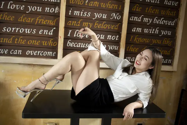 国模若云大尺度人体私拍套图