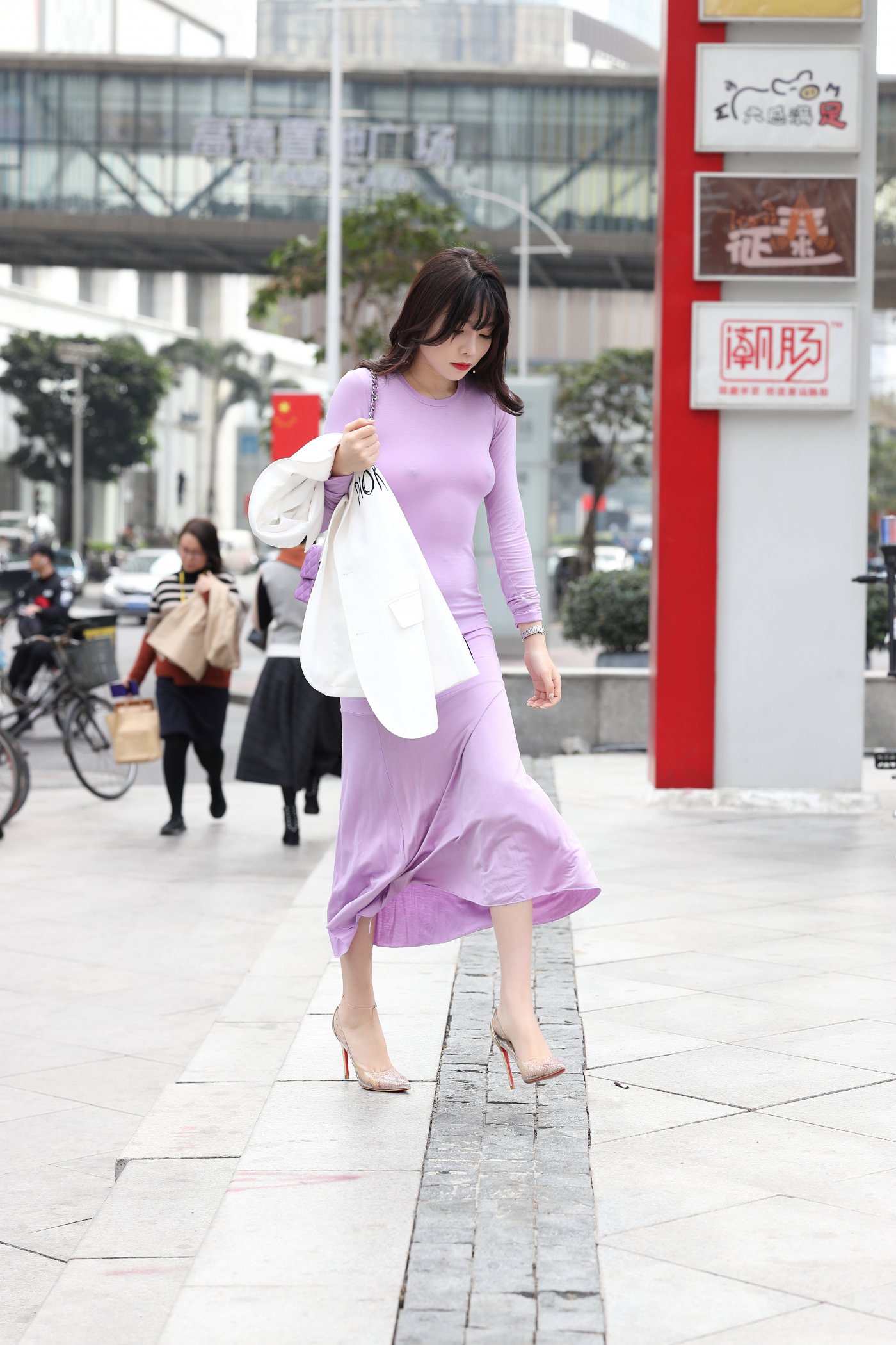 【范学辉作品】芝芝户外街拍紫色激突长裙《她的背影》（含视频） | Page 2