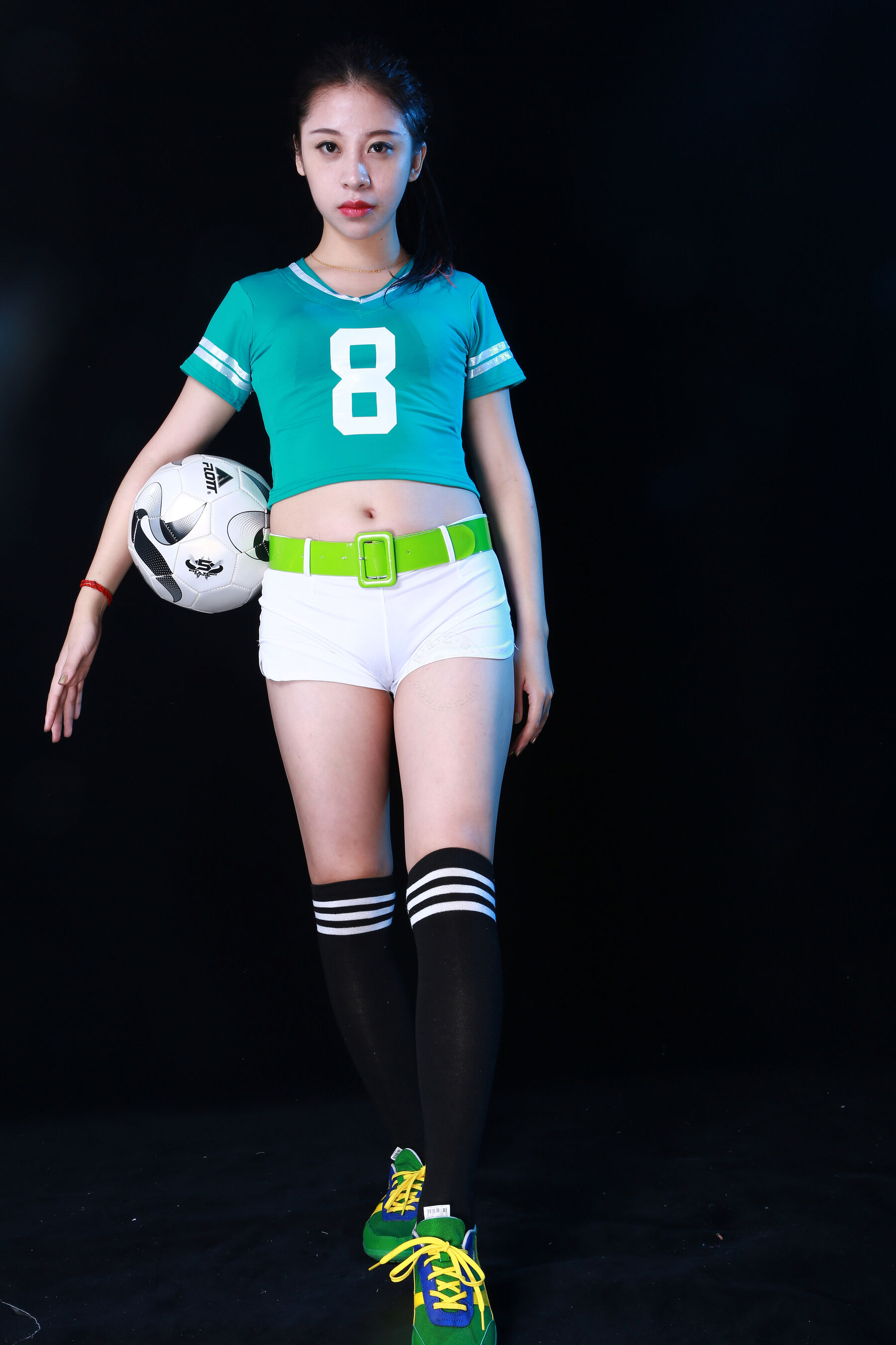 国模阿月人体私拍套图 | Page 2