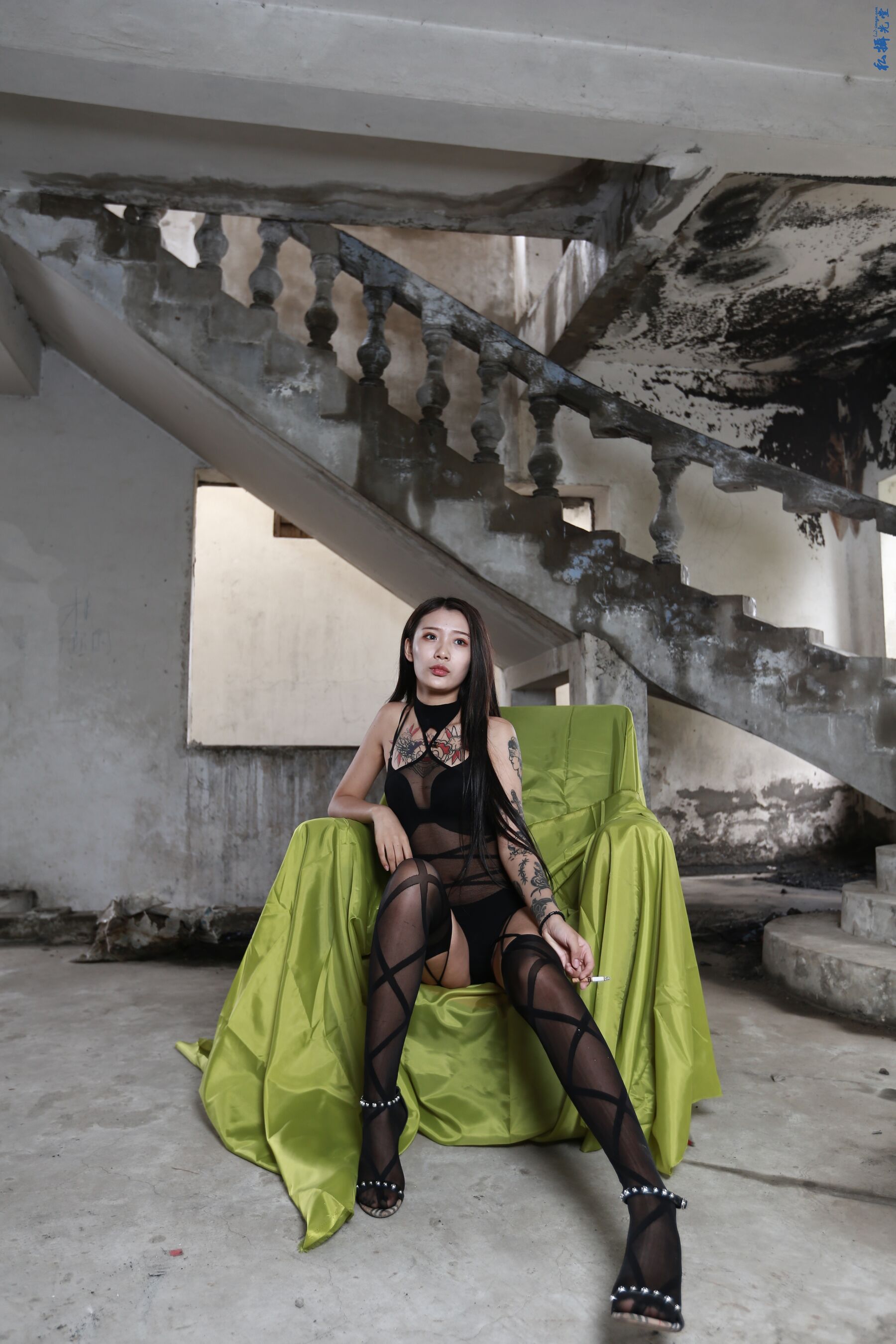 国模佐双雨大尺度人体私拍套图 | Page 2