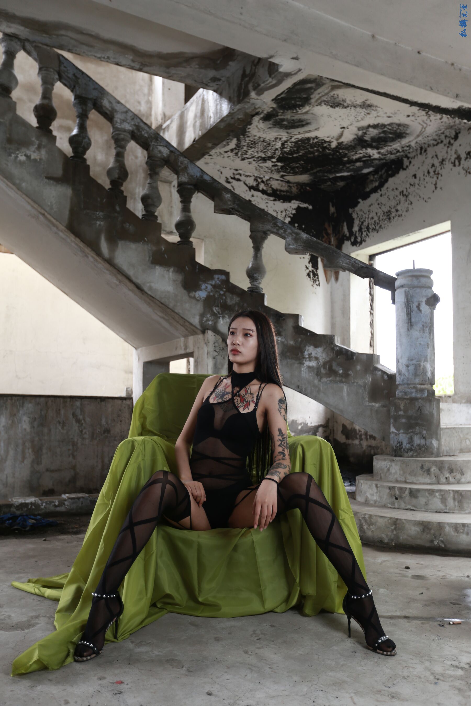 国模佐双雨大尺度人体私拍套图 | Page 4