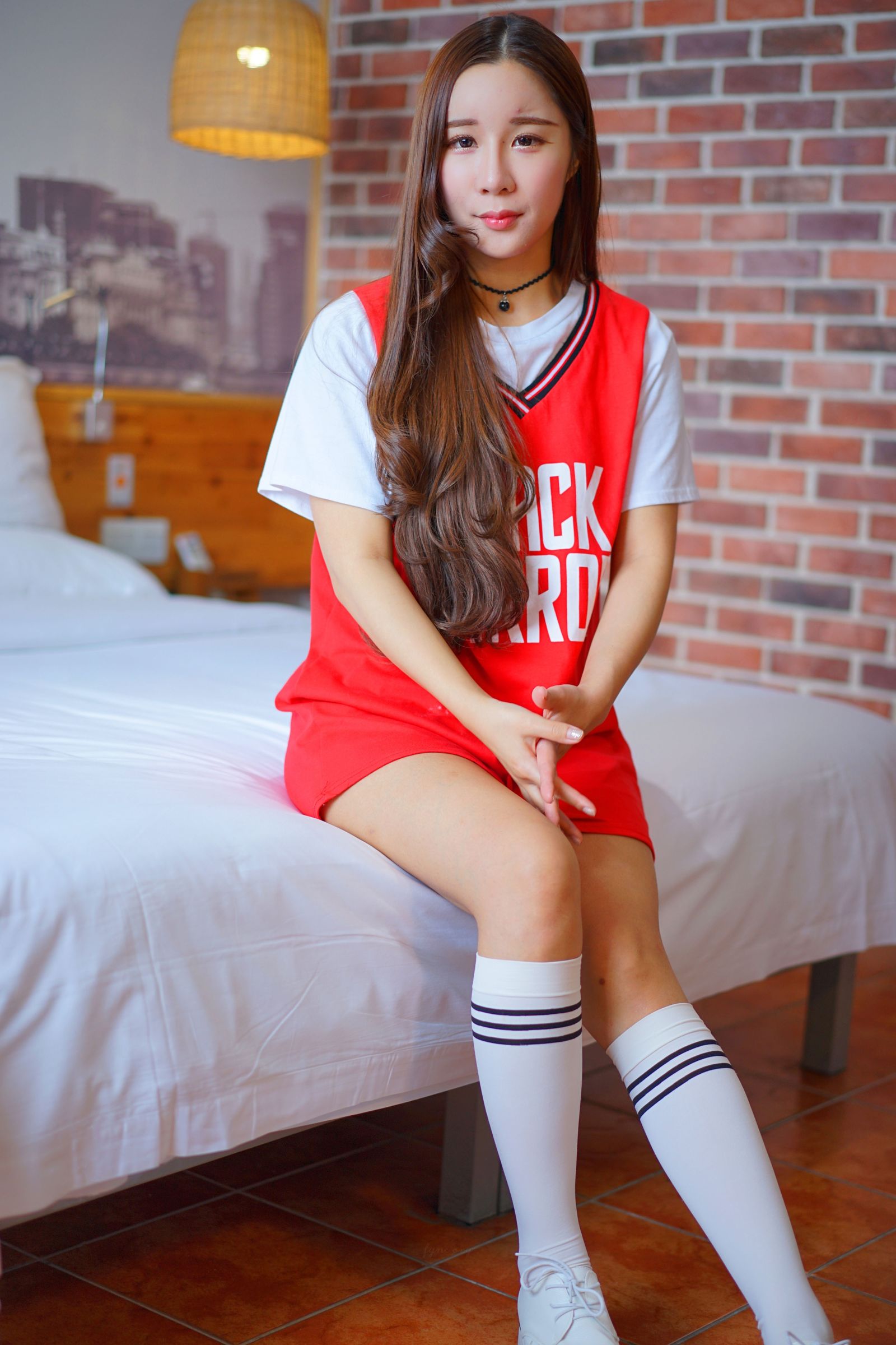 国模栗栗大尺度人体私拍套图