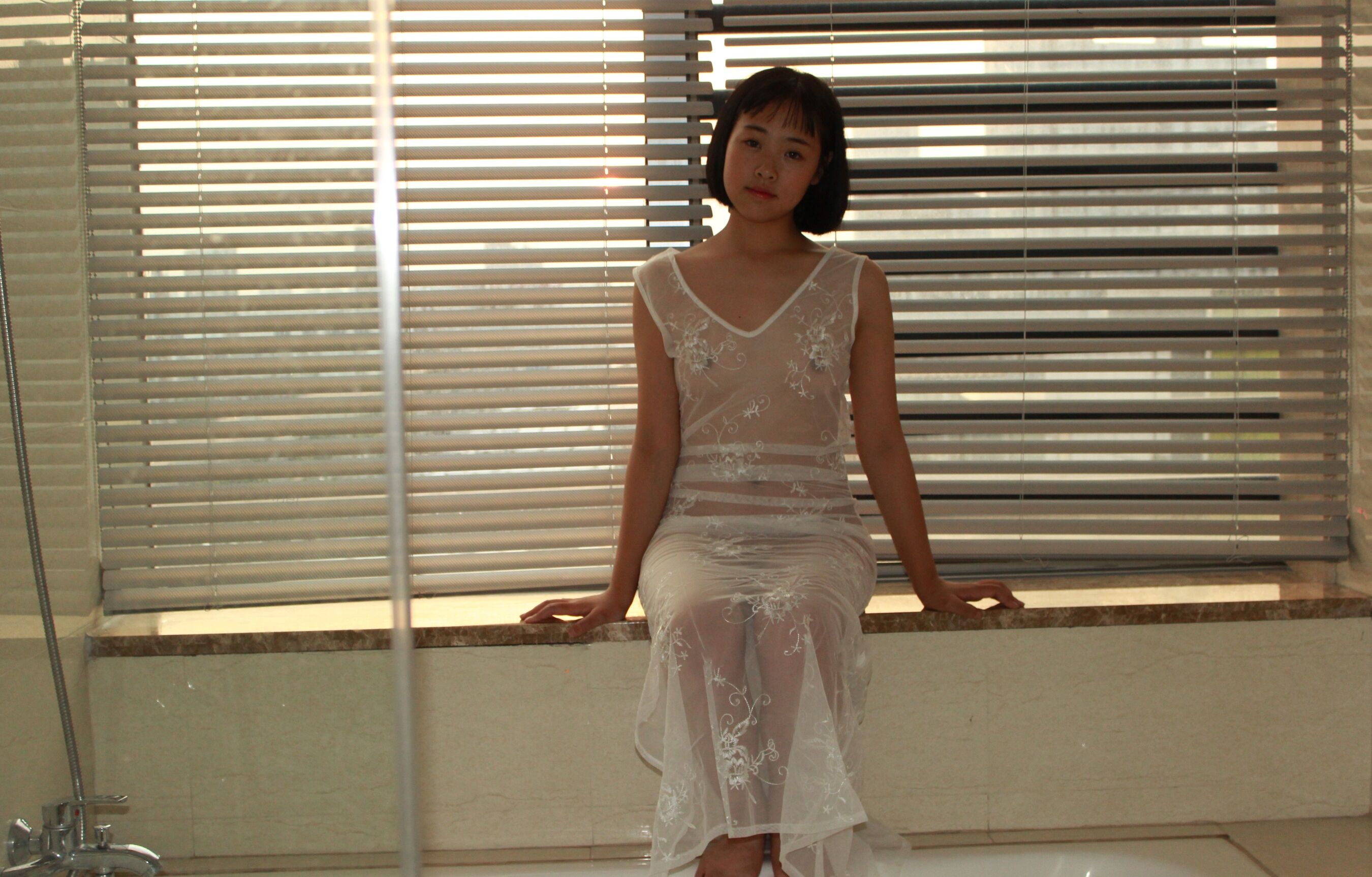 国模美雪大尺度人体私拍套图 | Page 2