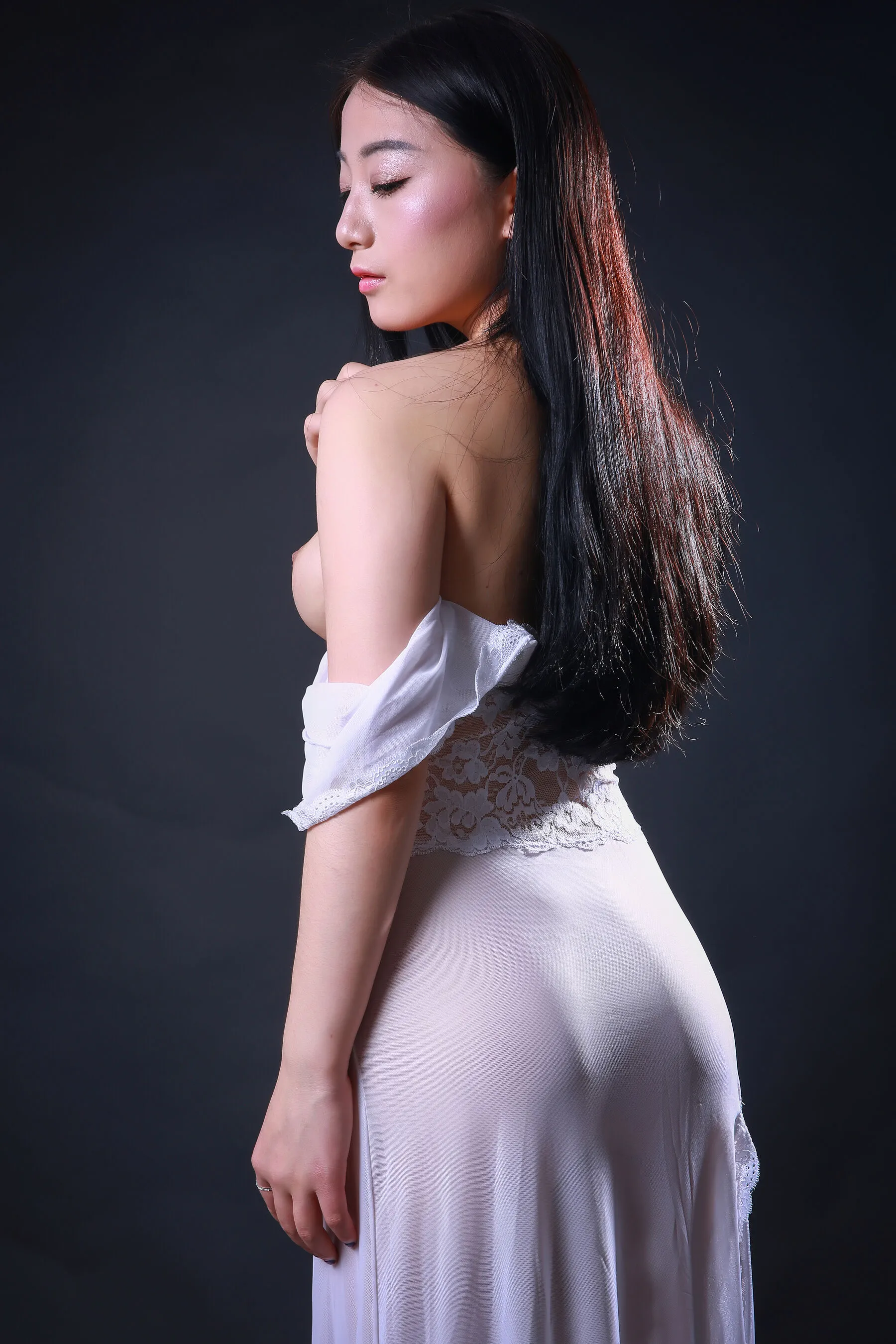 国模阿琼人体私拍套图 | Page 2