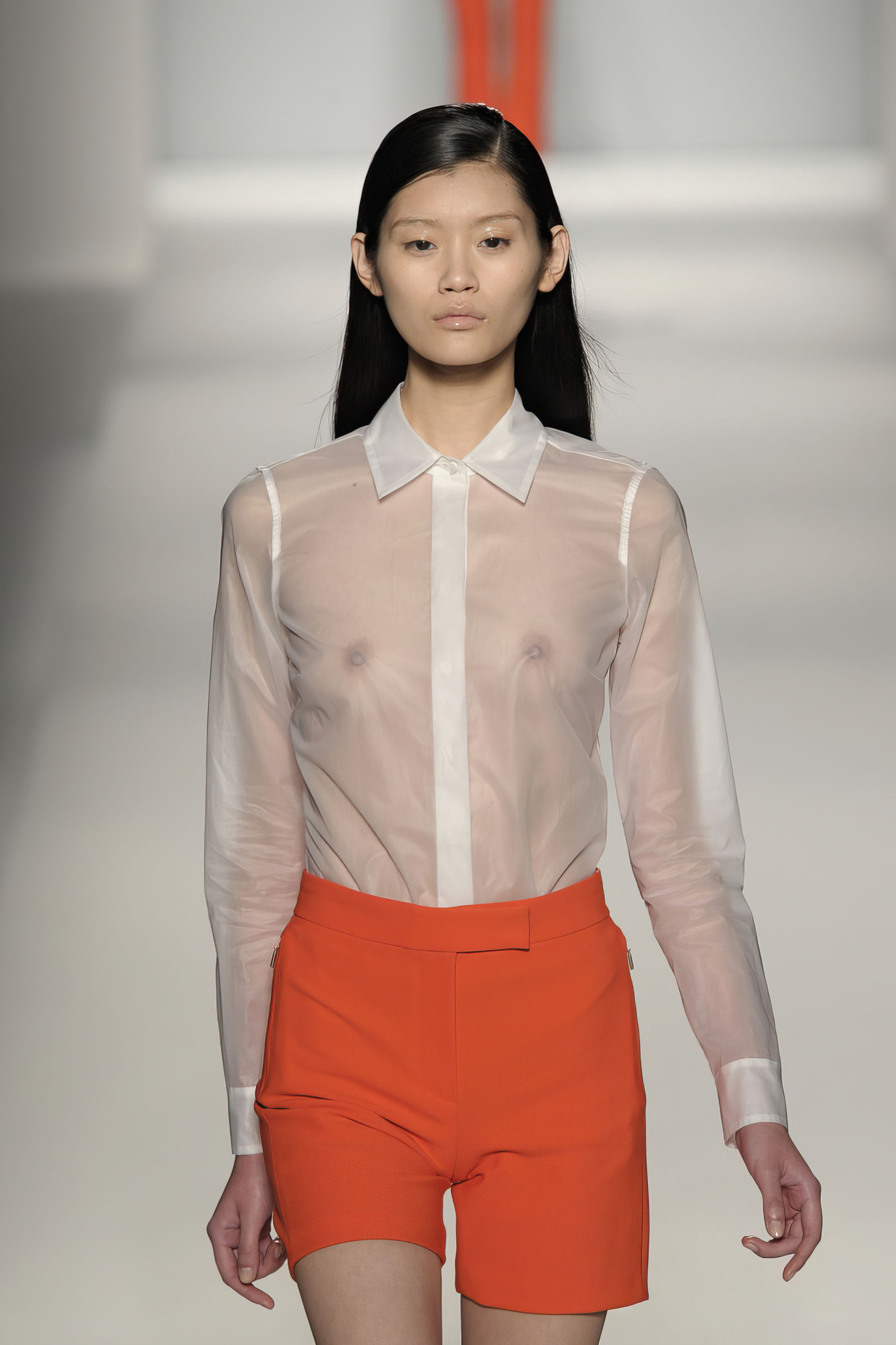 超模奚梦瑶露点走秀《Max Mara Ready to Wear Spring 2011 Vogue Fashion Week Runway Show