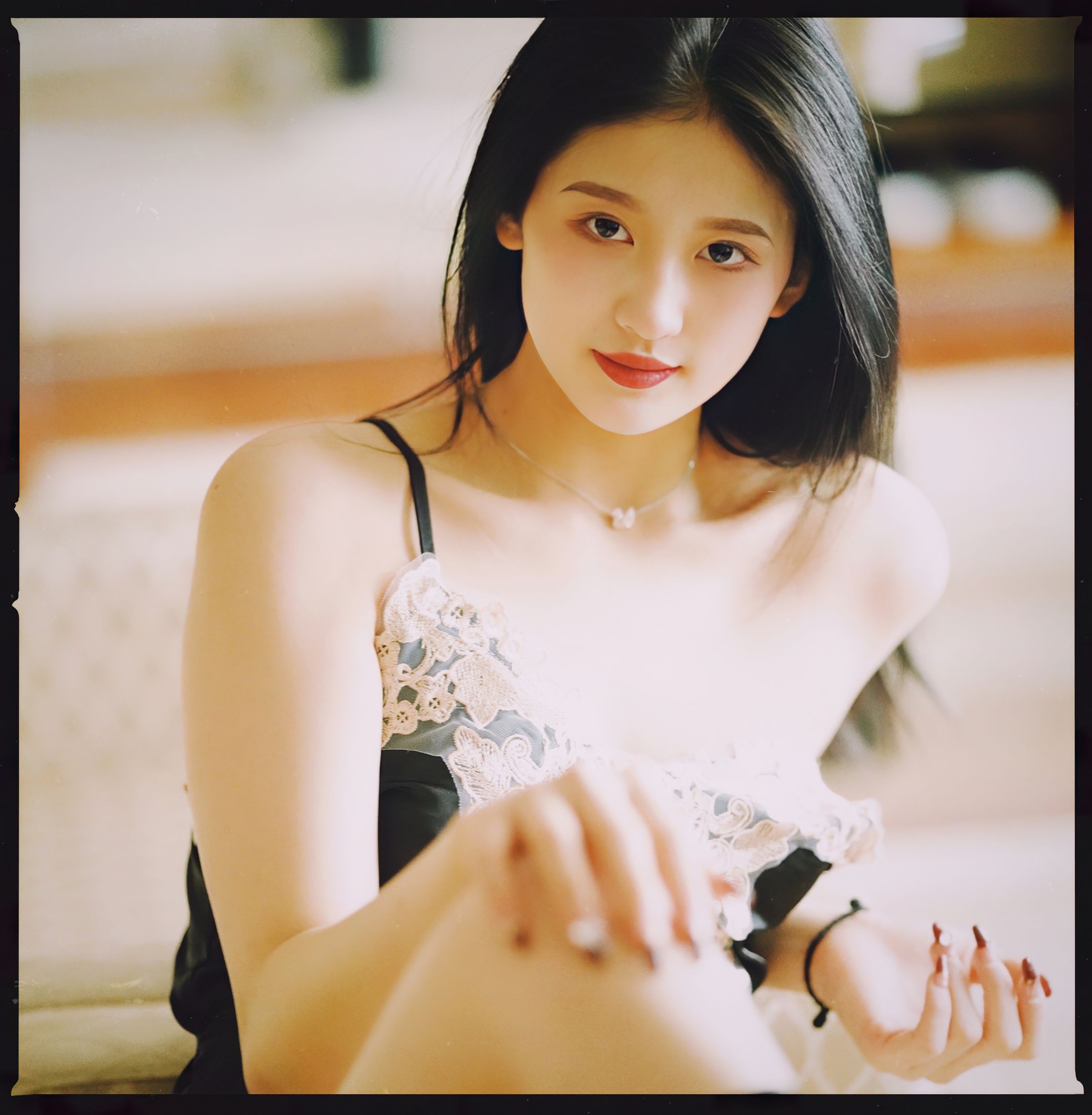 国模彤彤大尺度人体私拍套图 | Page 2