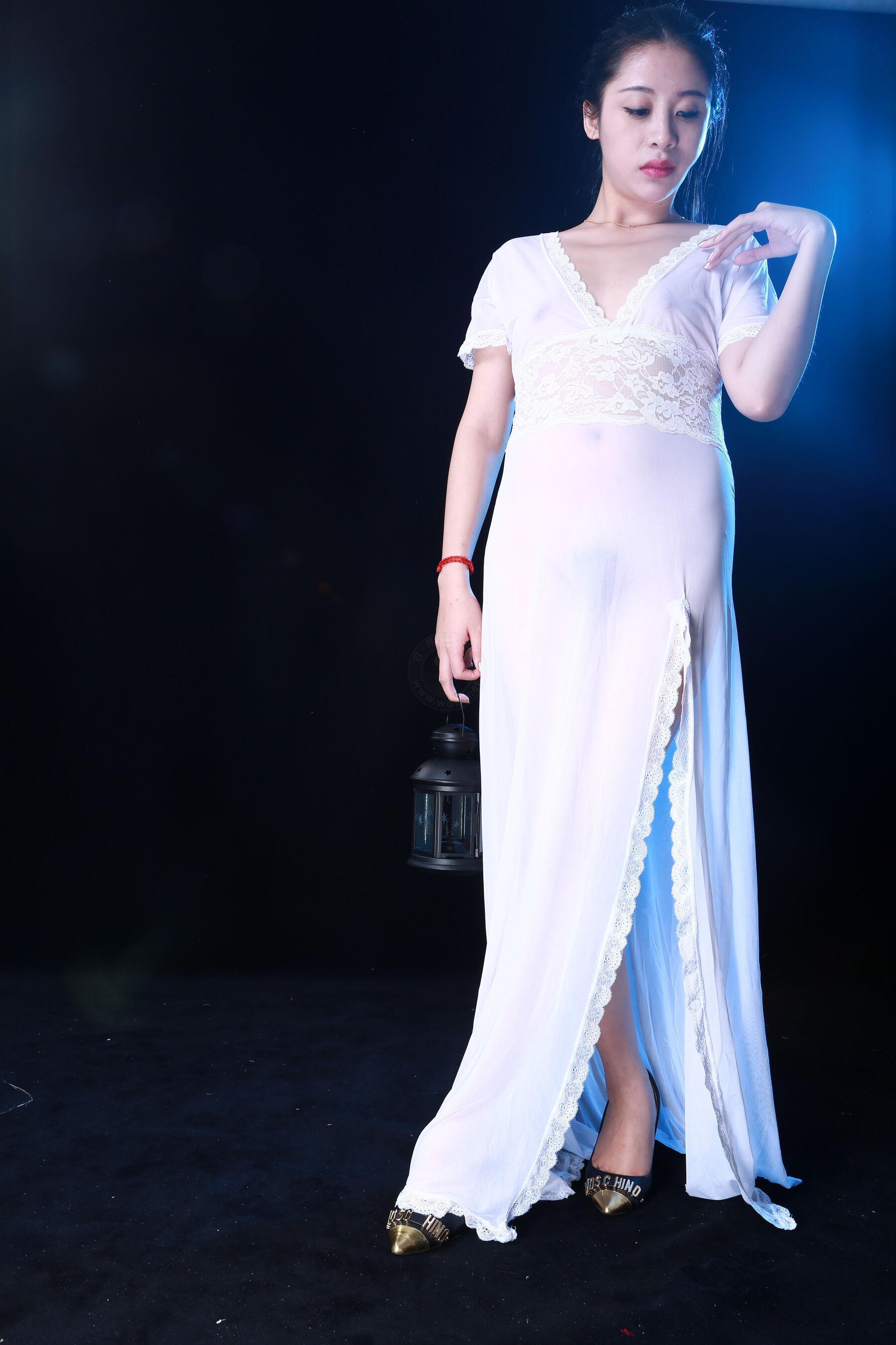 国模阿月人体私拍套图