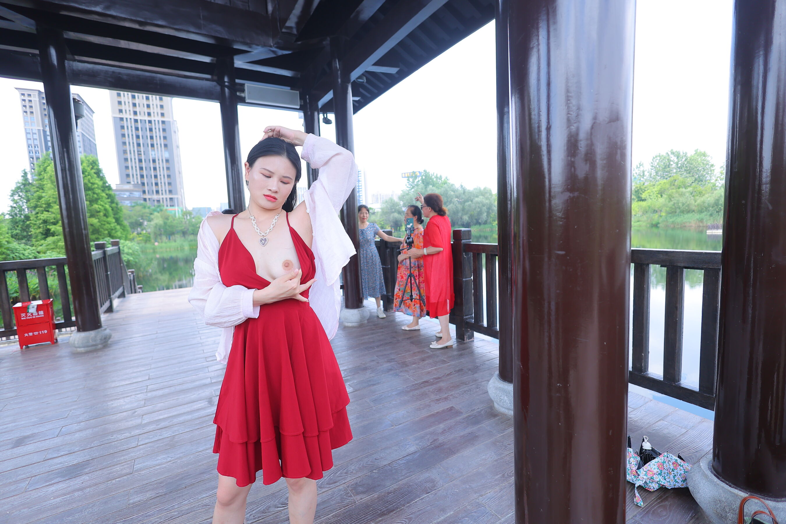 国模如懿大尺度人体私拍套图