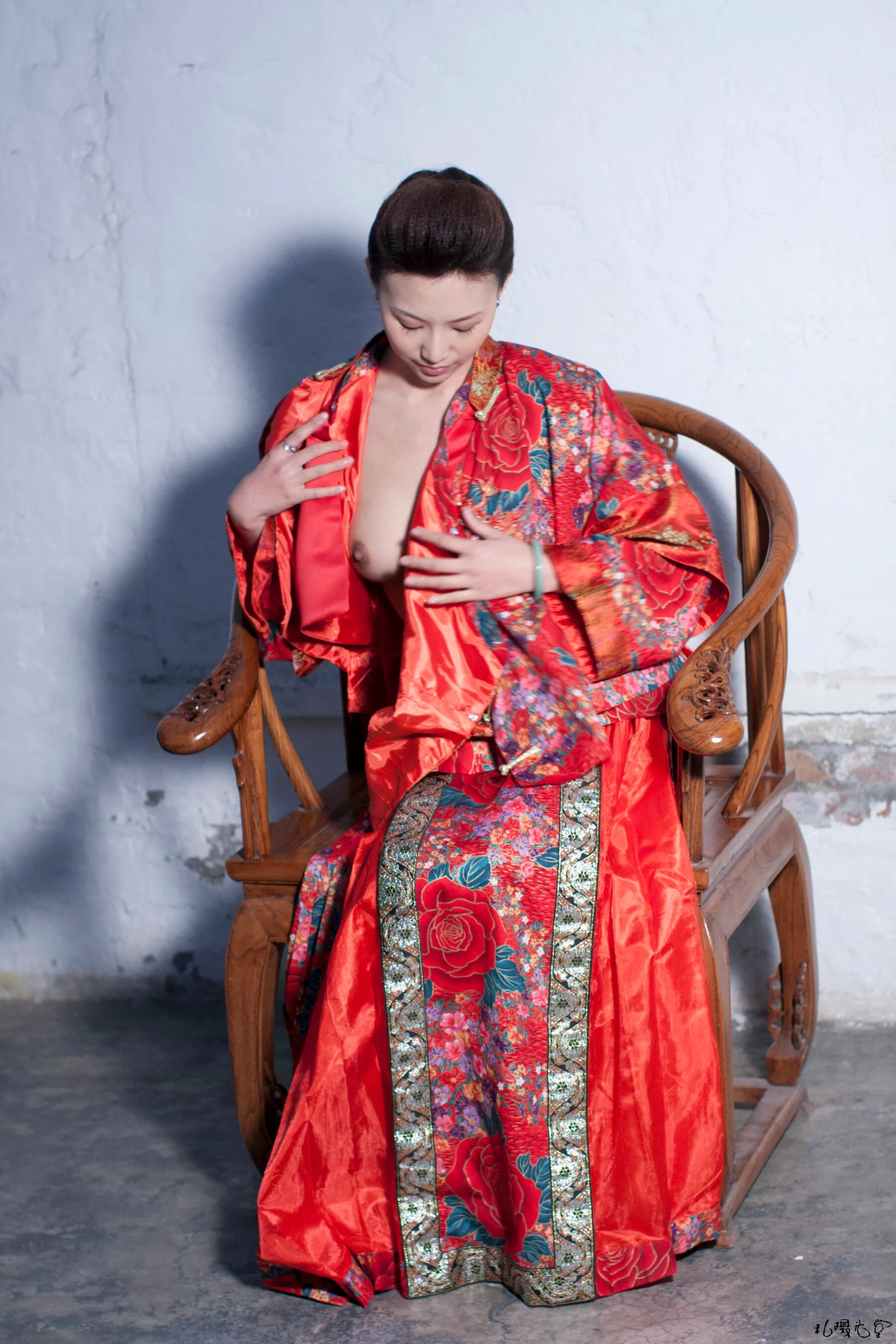 国模白羽人体私拍套图