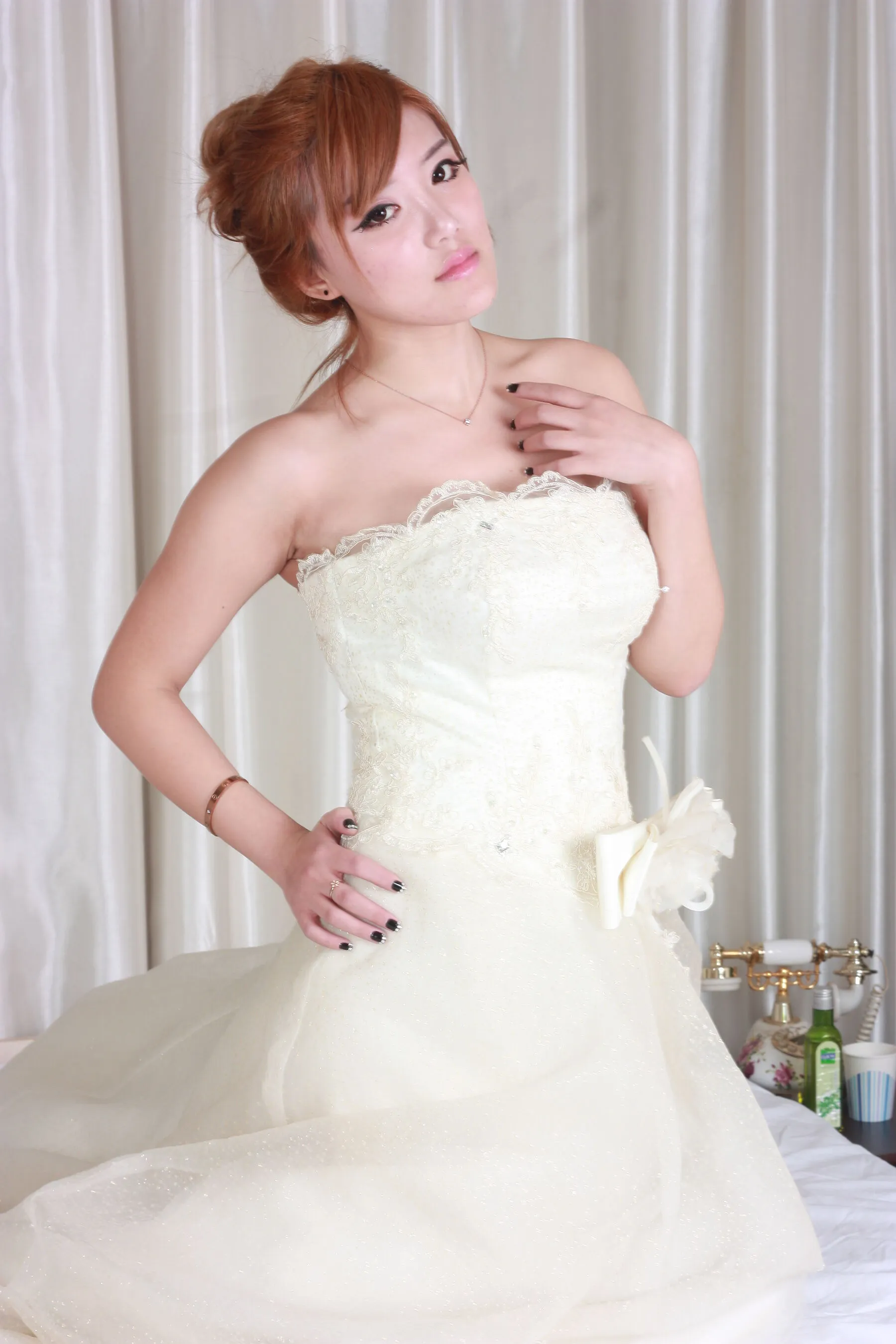 国模安琪拉人体私拍套图